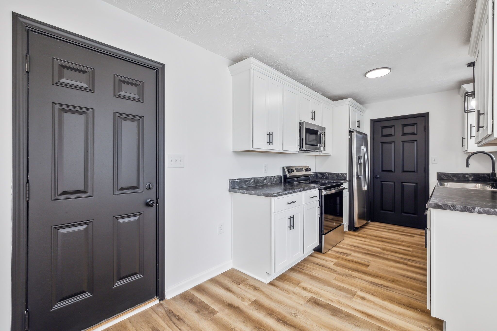 1824 Cottingham Ct Property Photo 11