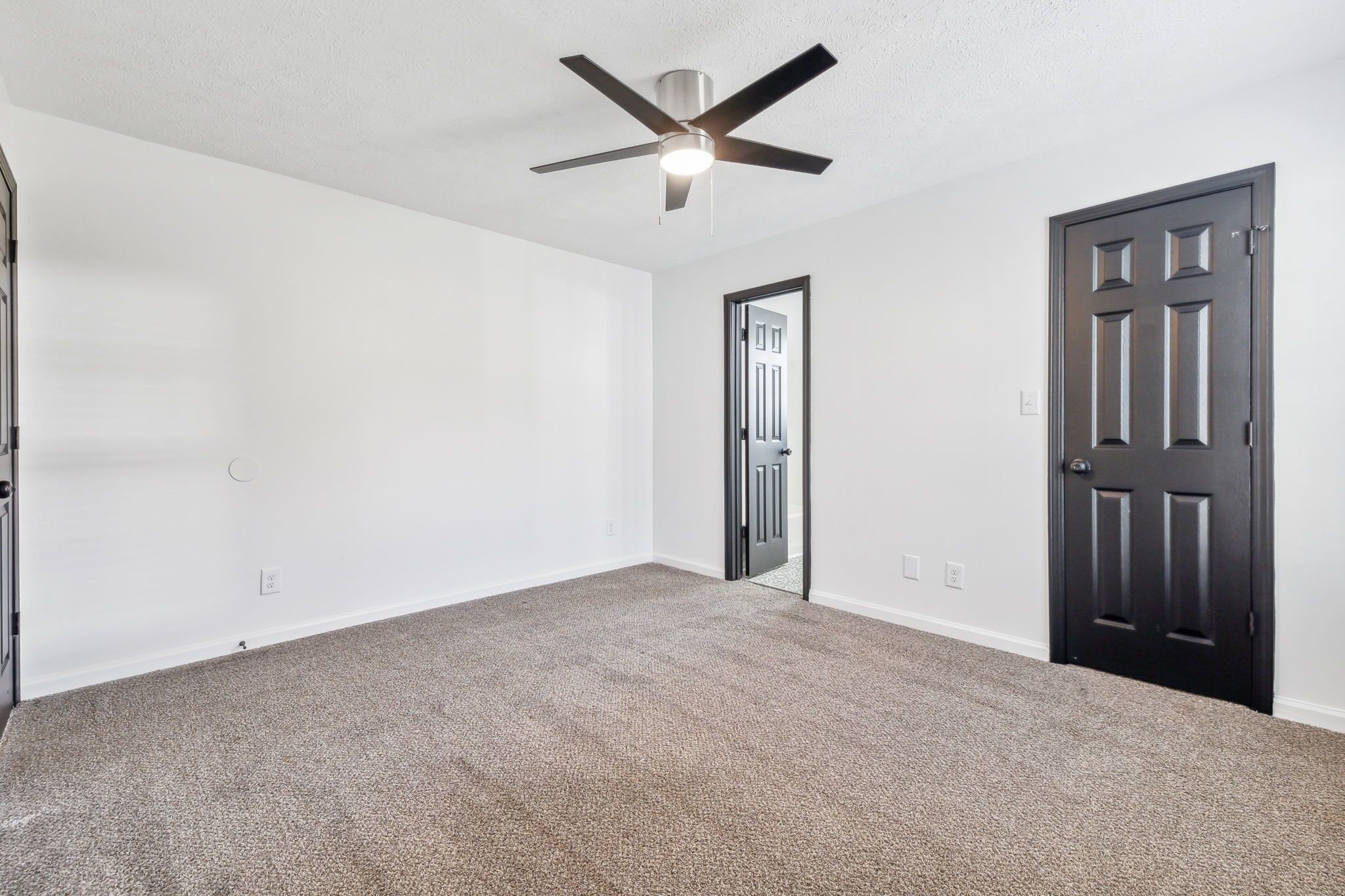 1824 Cottingham Ct Property Photo 27