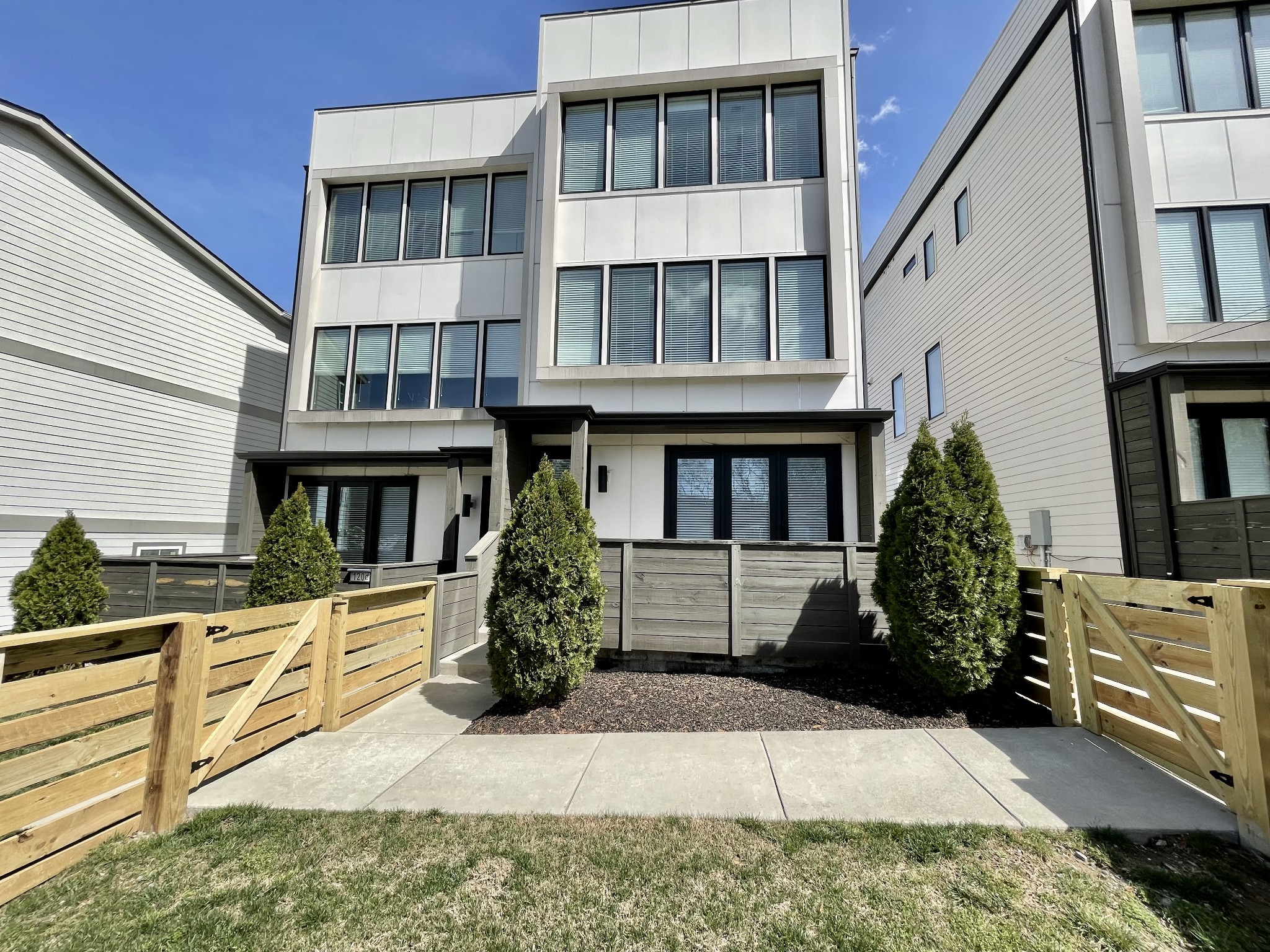 120 Oceola Ave I Real Estate Listings Main Image
