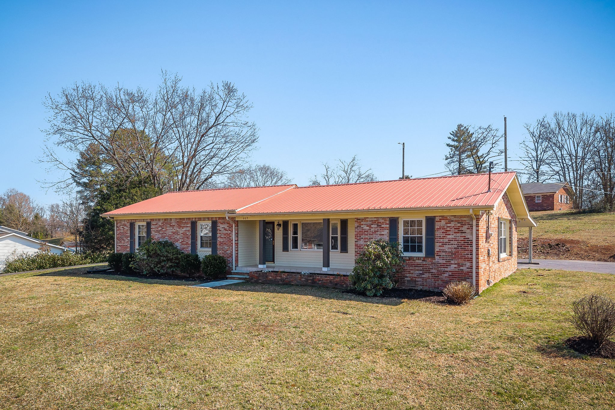 663 N Edgewood Dr Property Photo