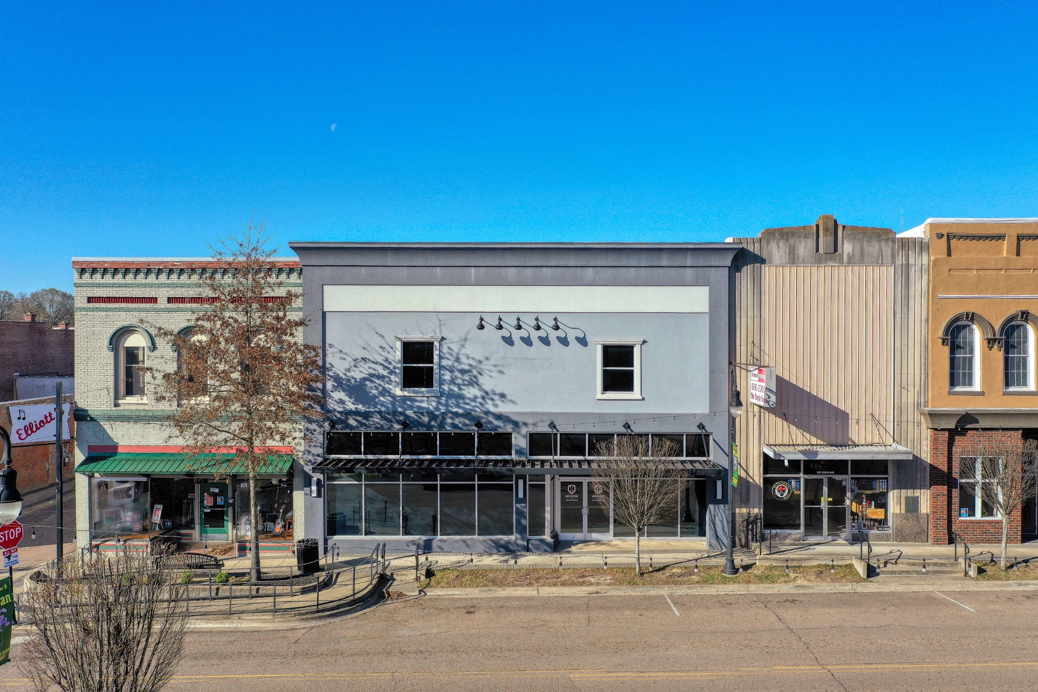 1077 S Main St Property Photo