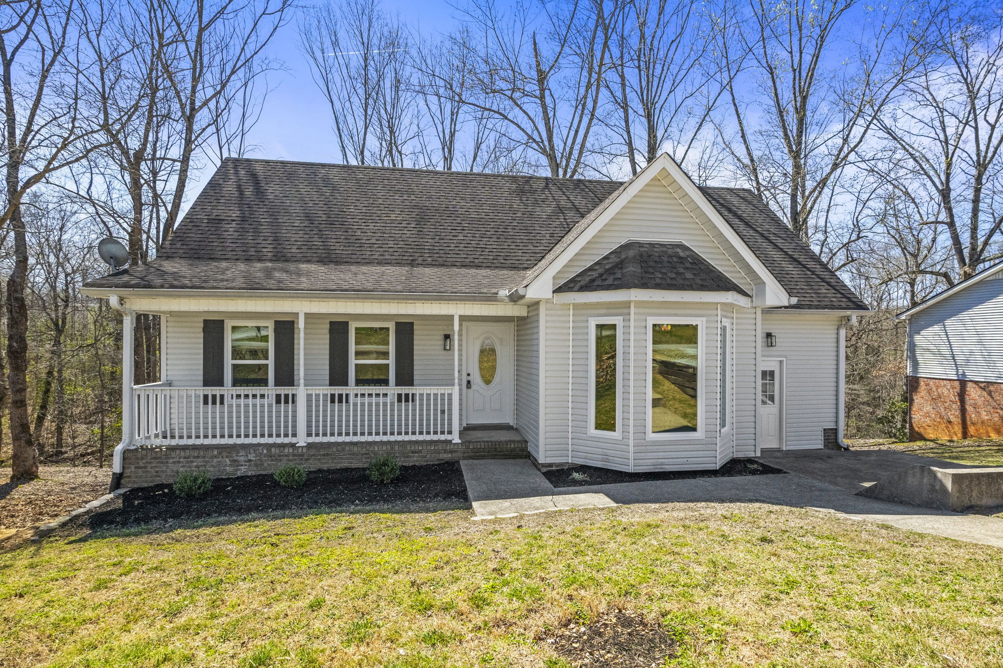 2114 Stonehenge Dr Property Photo 1