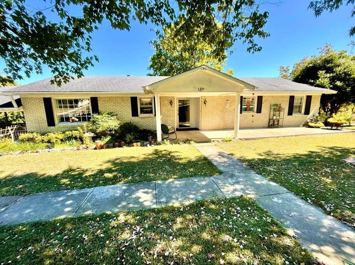 139 Hillcrest Cir Property Photo 2