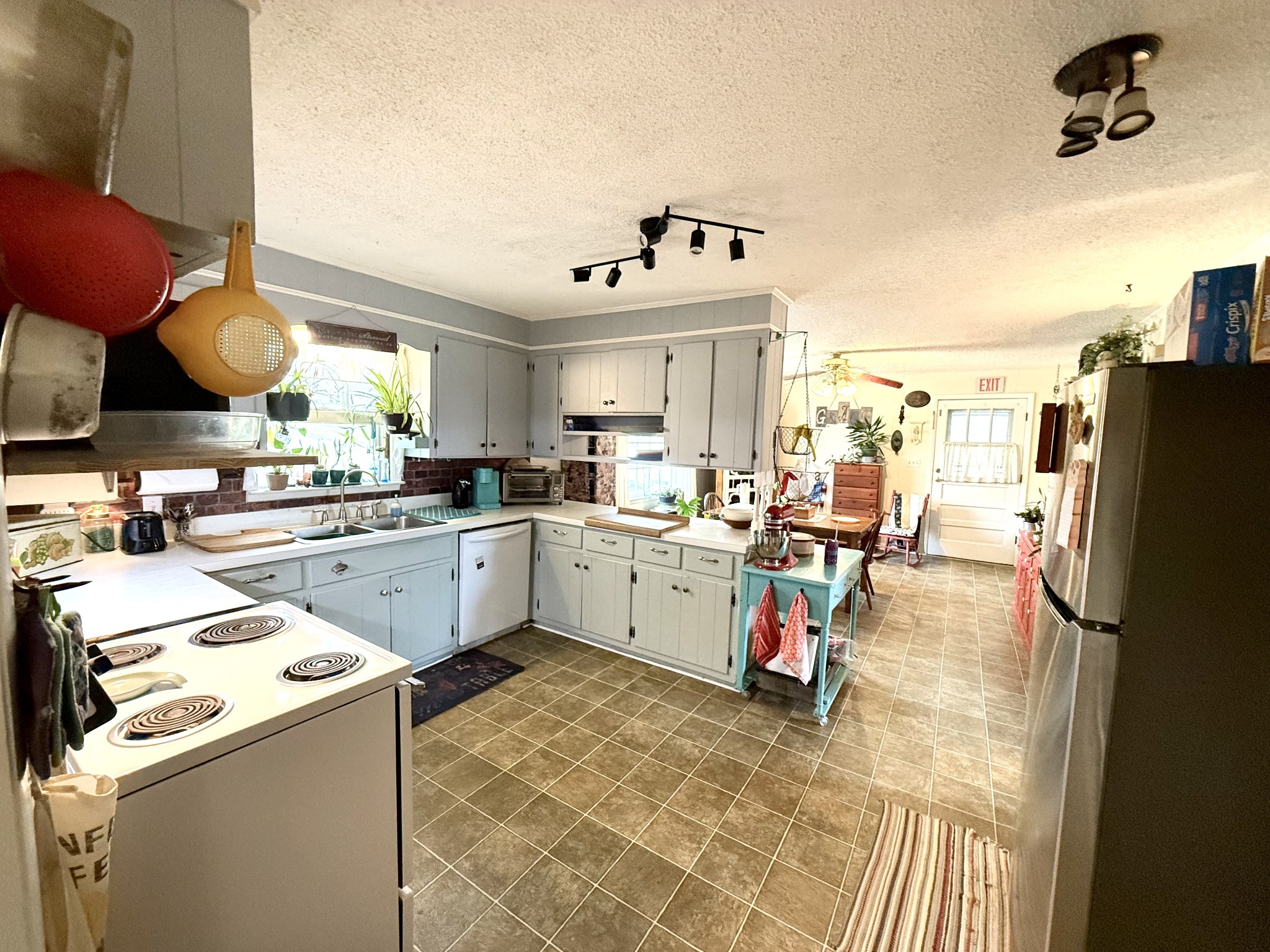 139 Hillcrest Cir Property Photo 5