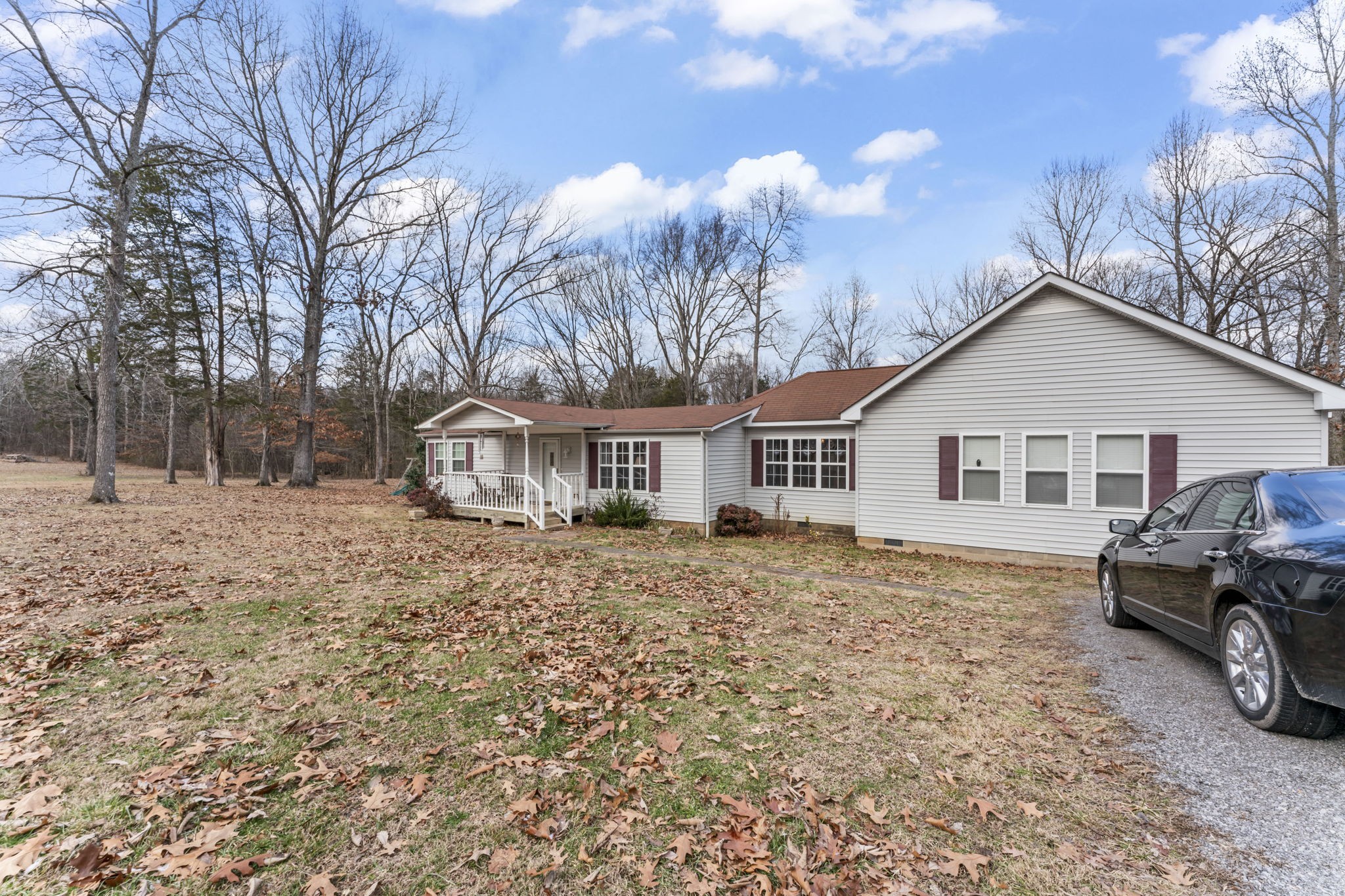2394 Thompson Rd Property Photo 3