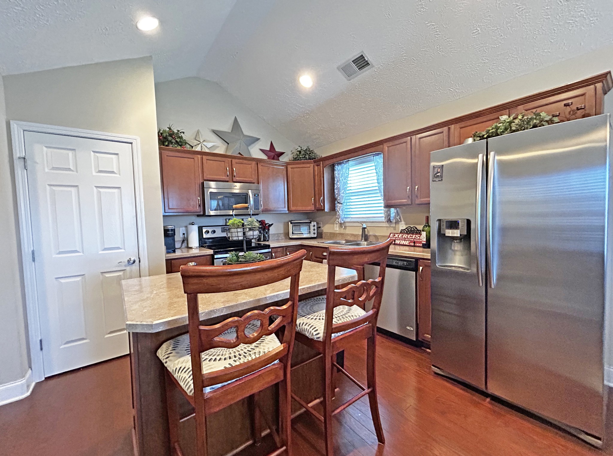 1075 Campbell Ave Property Photo 5