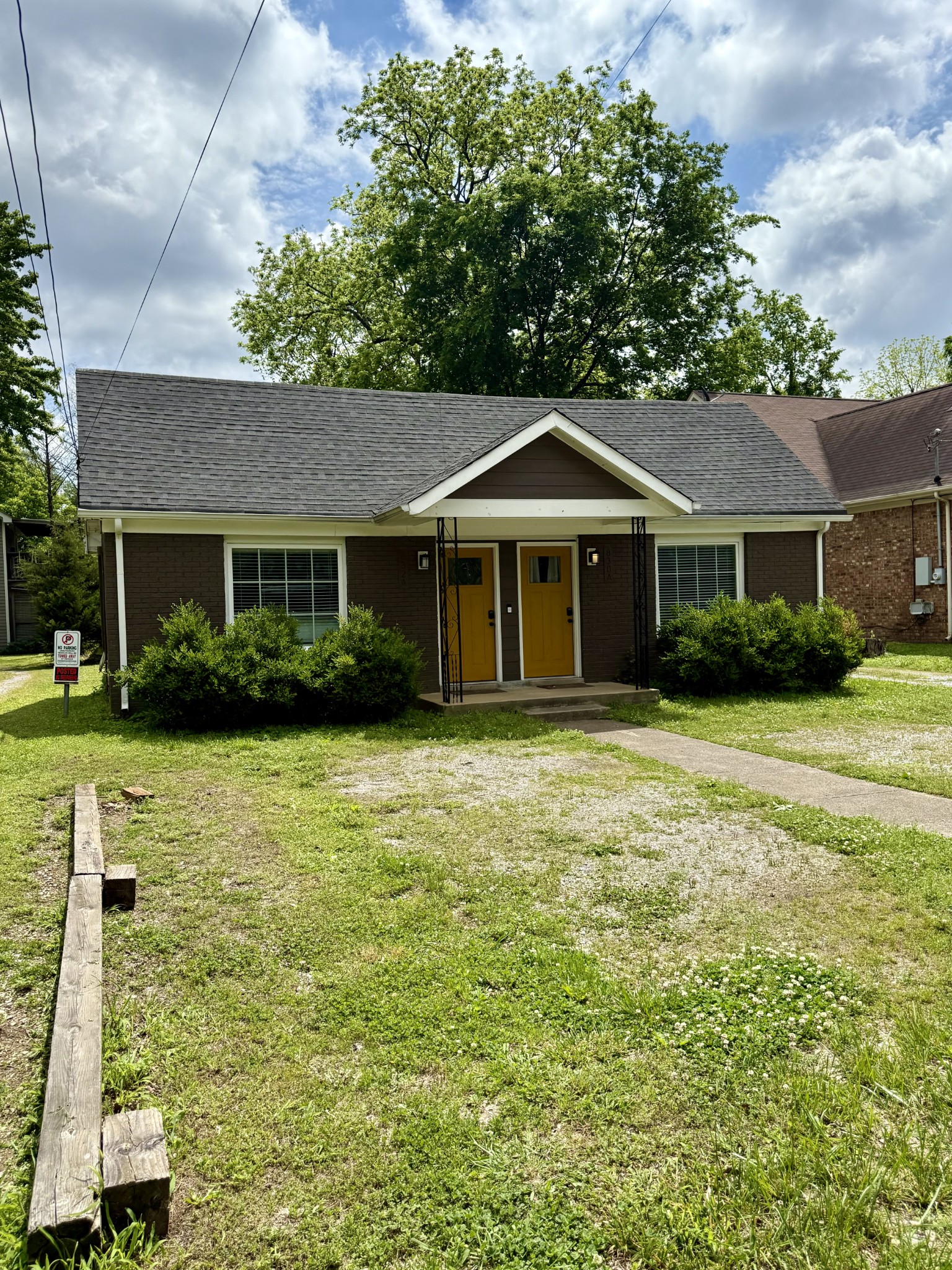 830 N Maple St Property Photo 1