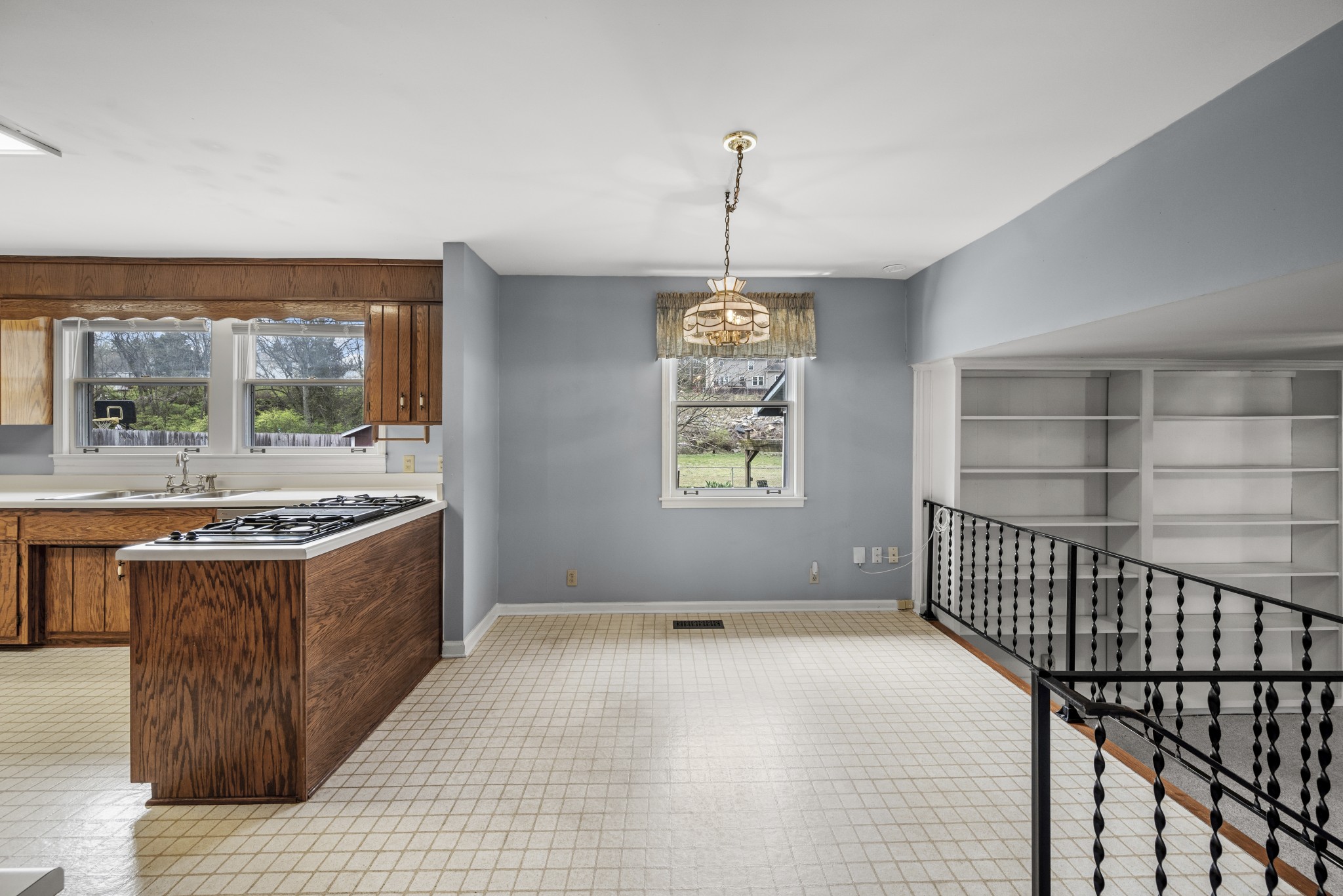 659 Huntington Pkwy Property Photo 8