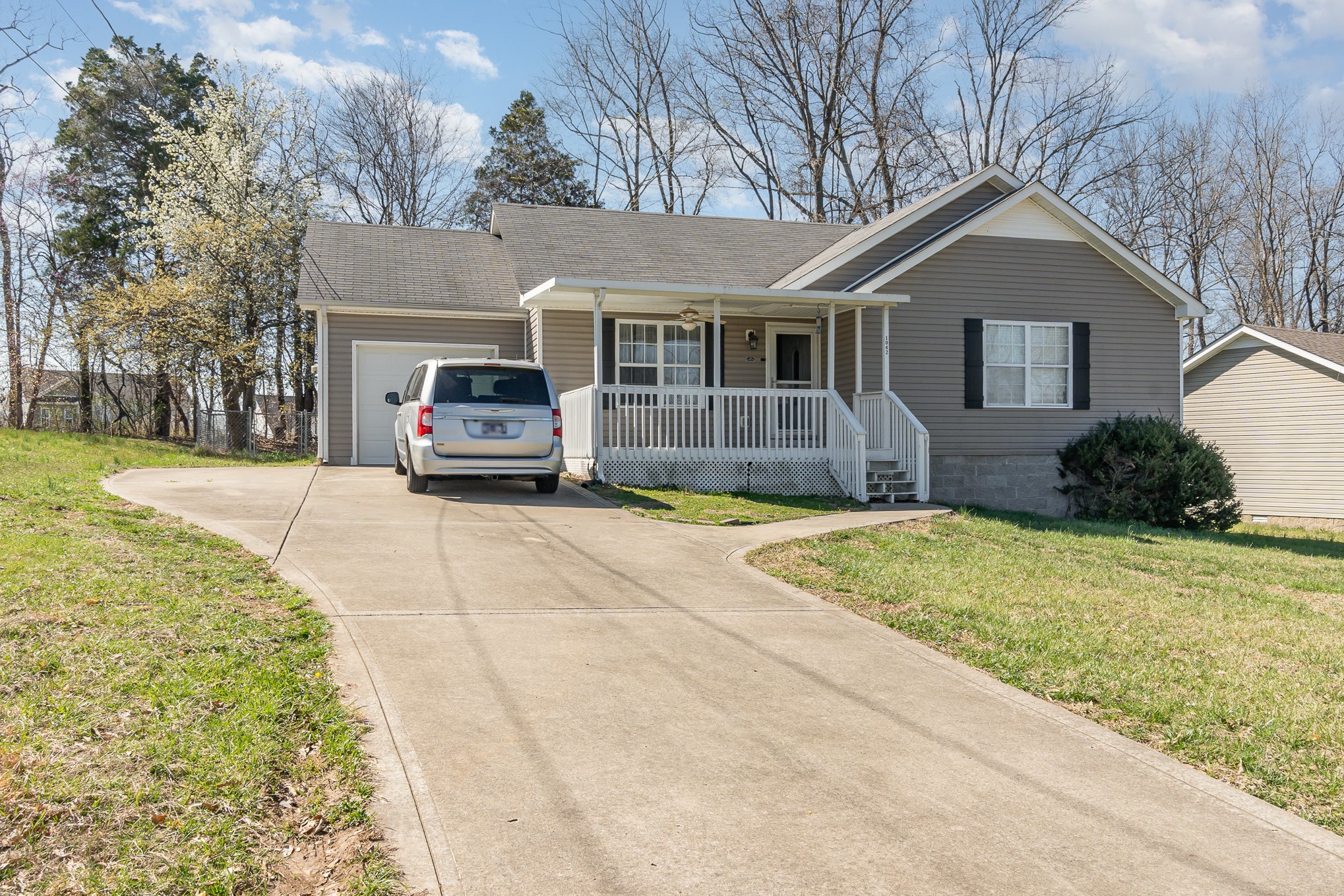 1042 Red Apple Ct Property Photo 1