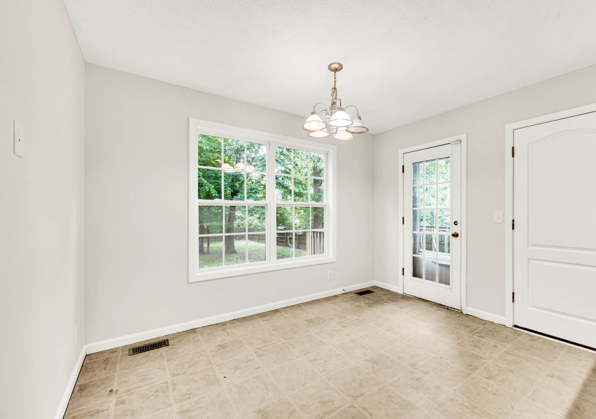 2763 Ann Dr Property Photo 8