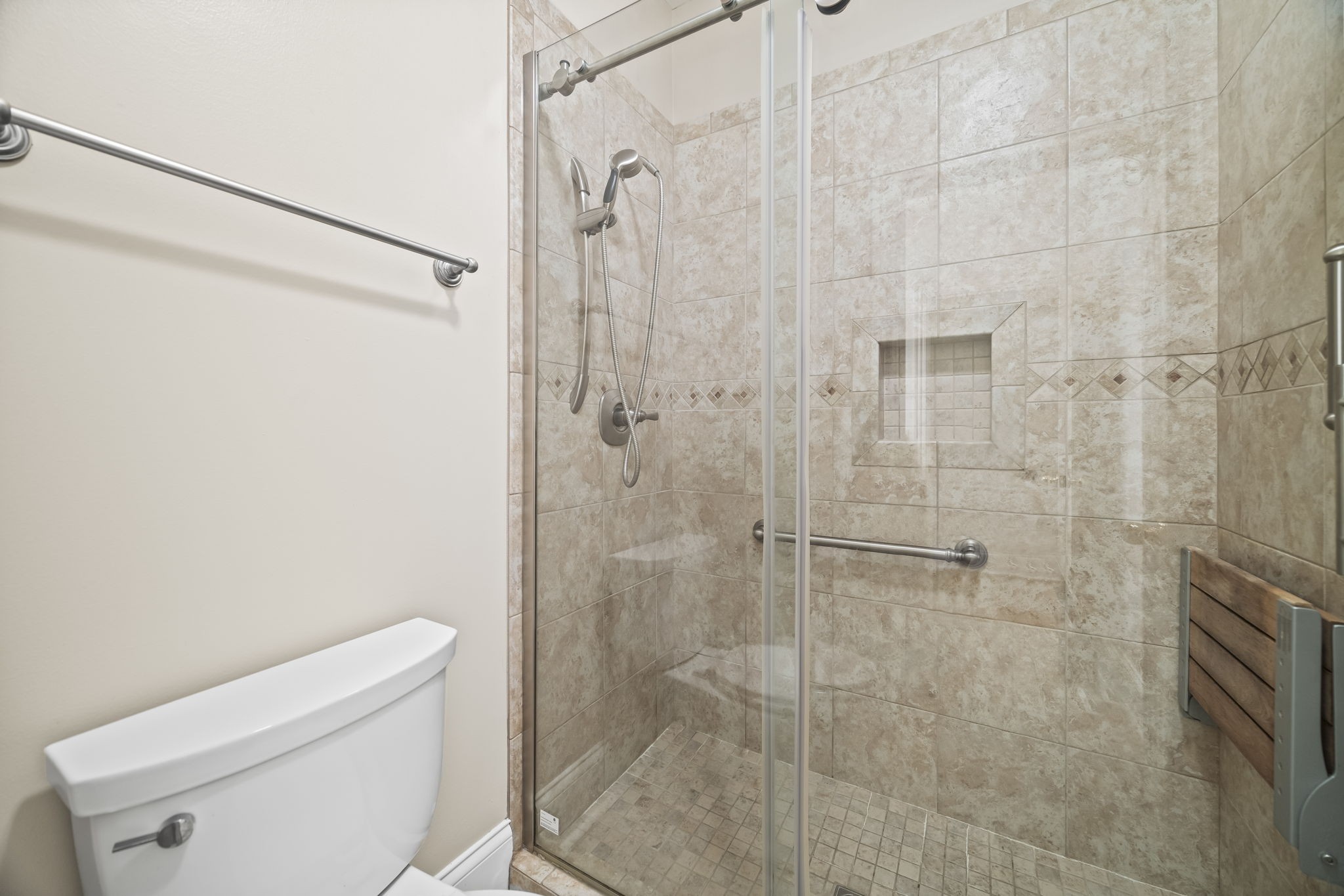 2102 Donna Kaye Ct Property Photo 24