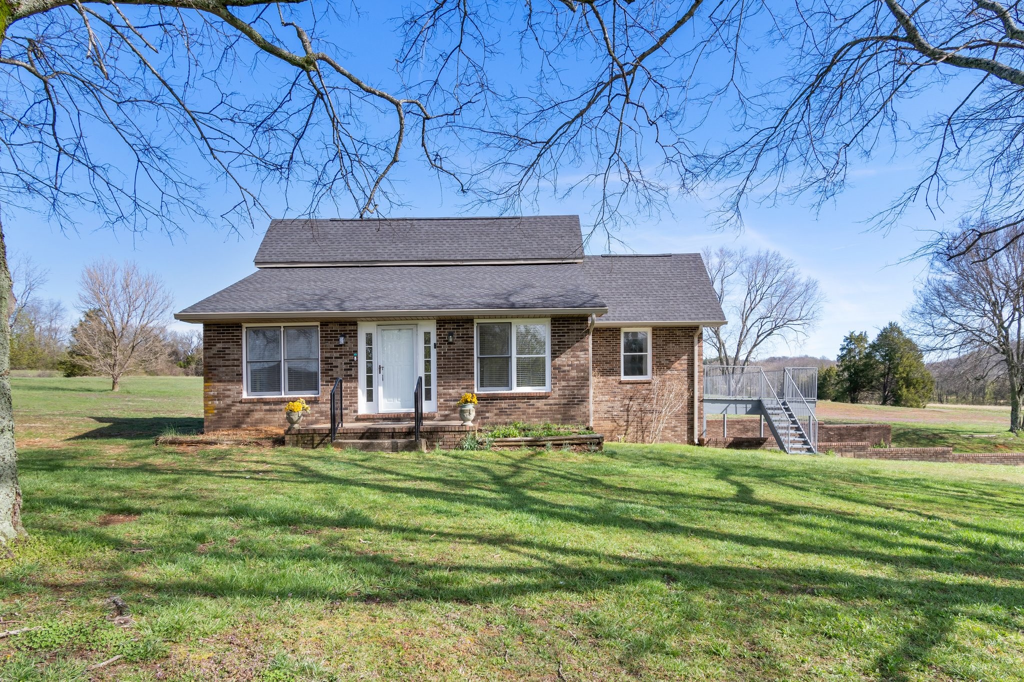 2090 Jennifer Ln Property Photo 1