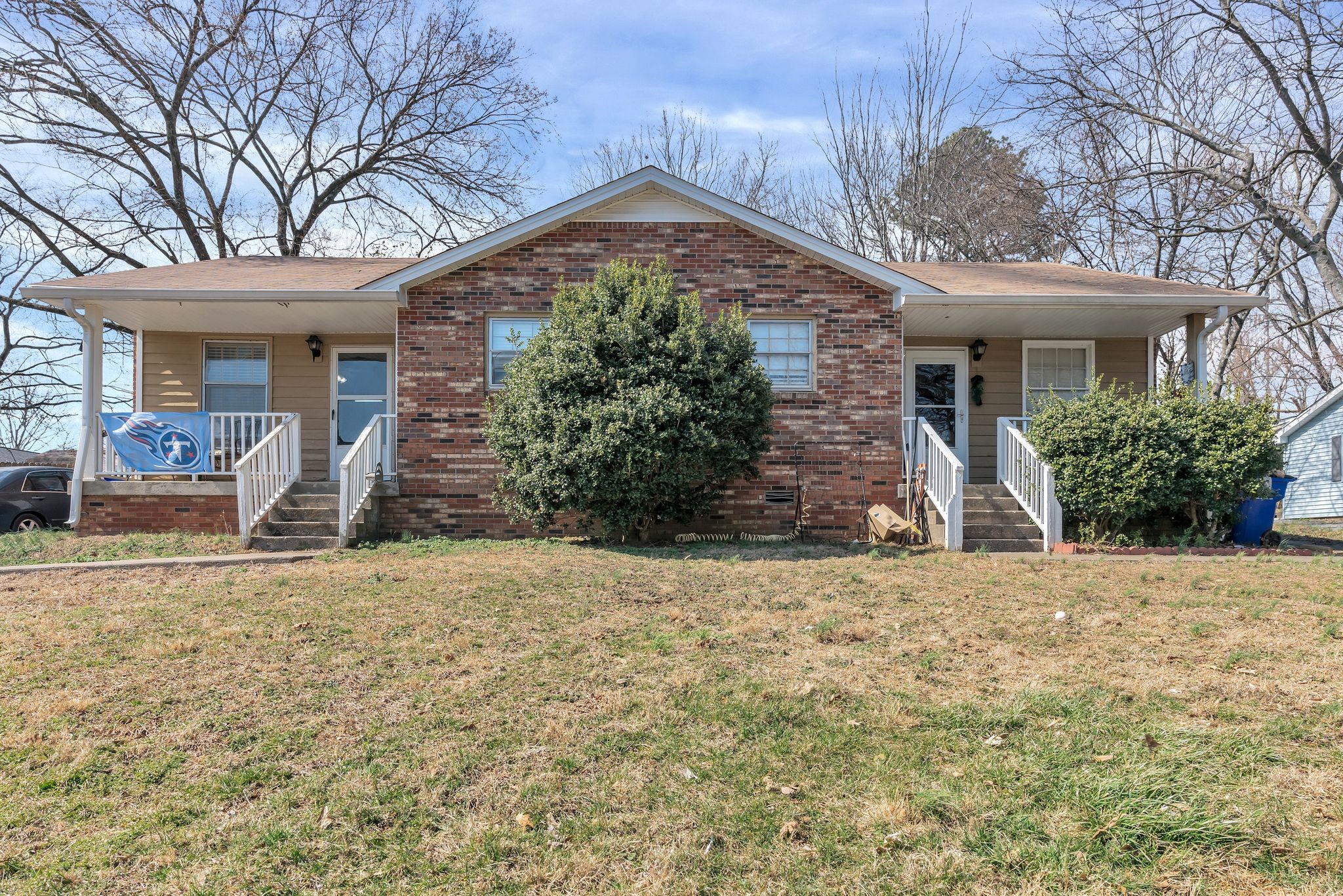 211 Valley View Dr Property Photo 1