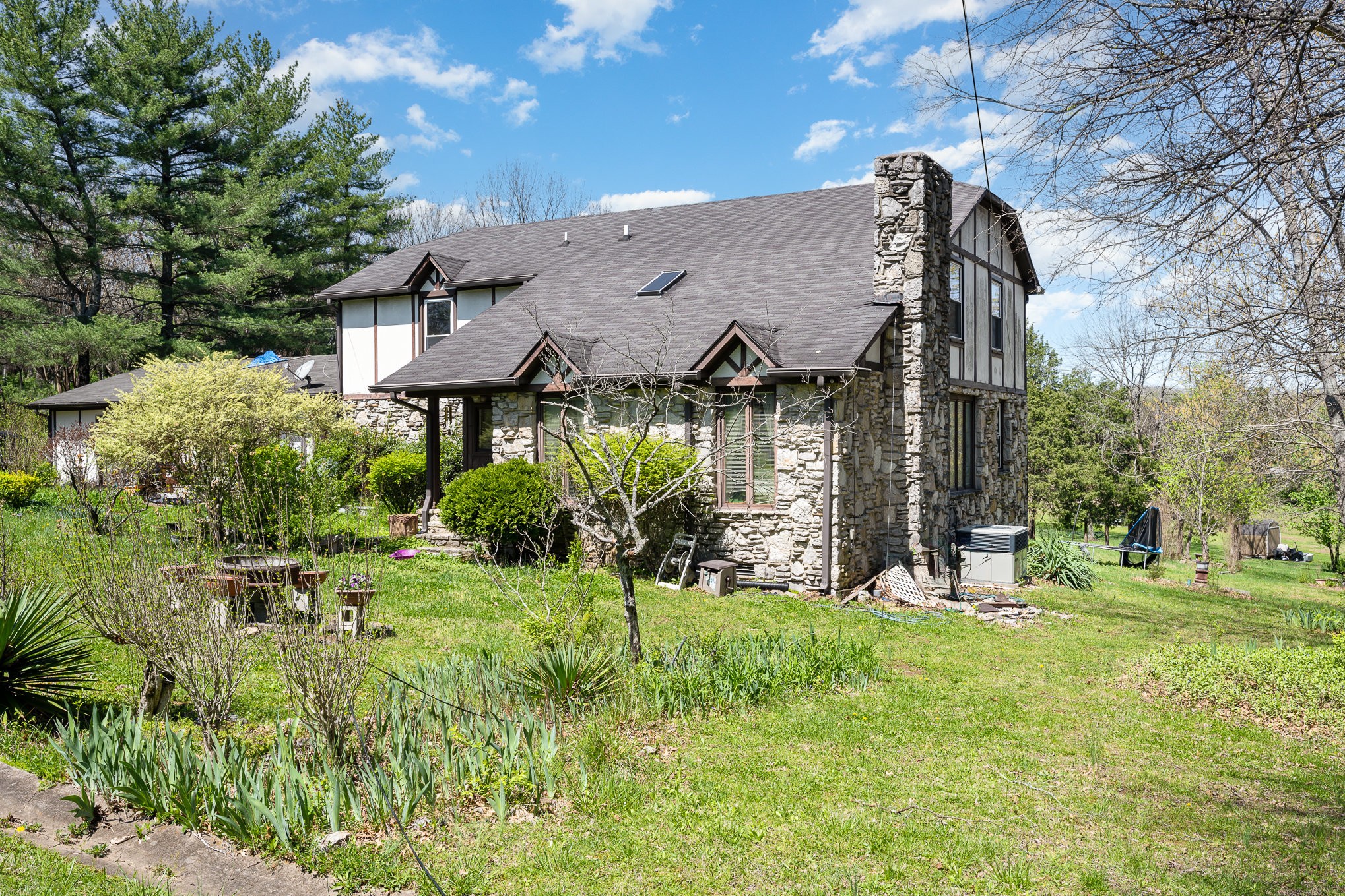 604 Woodshire Dr Property Photo 1