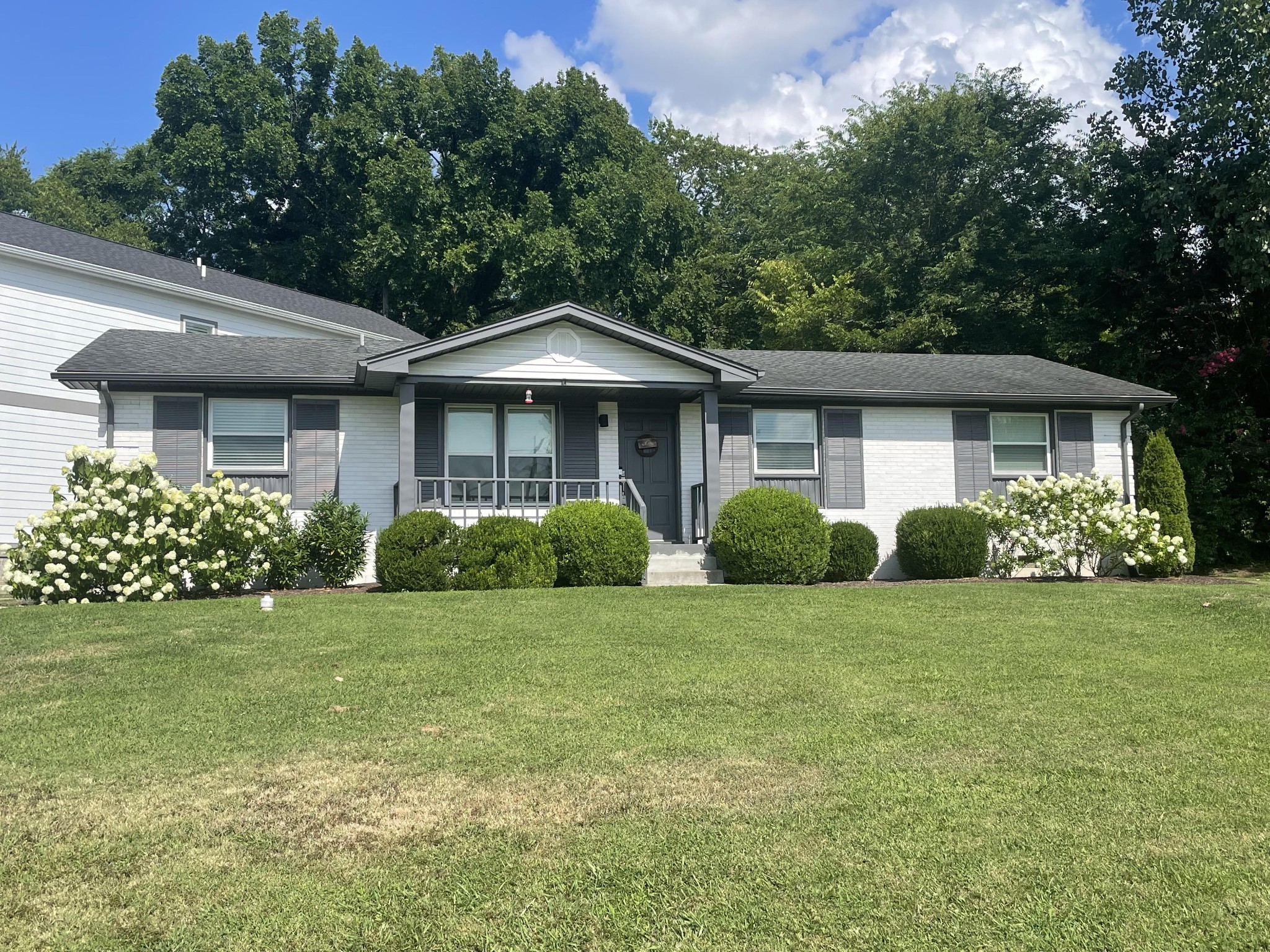 6521b Premier Dr Property Photo 1