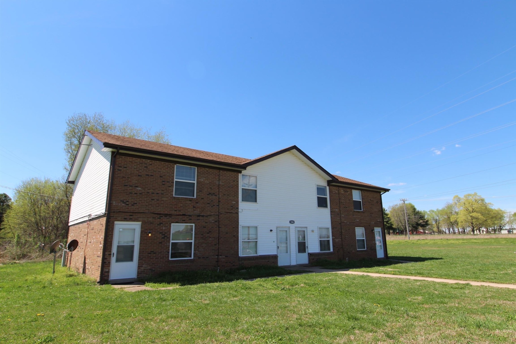 1044 Pembroke Rd Property Photo 1