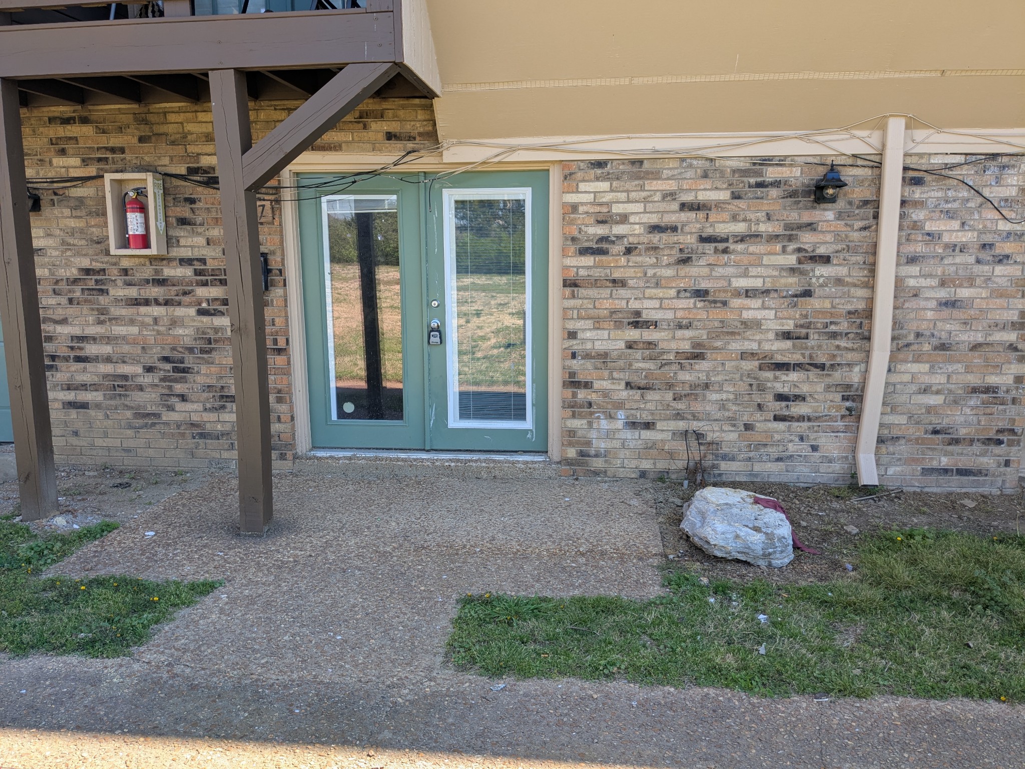 1077 Harold Dr Property Photo 1