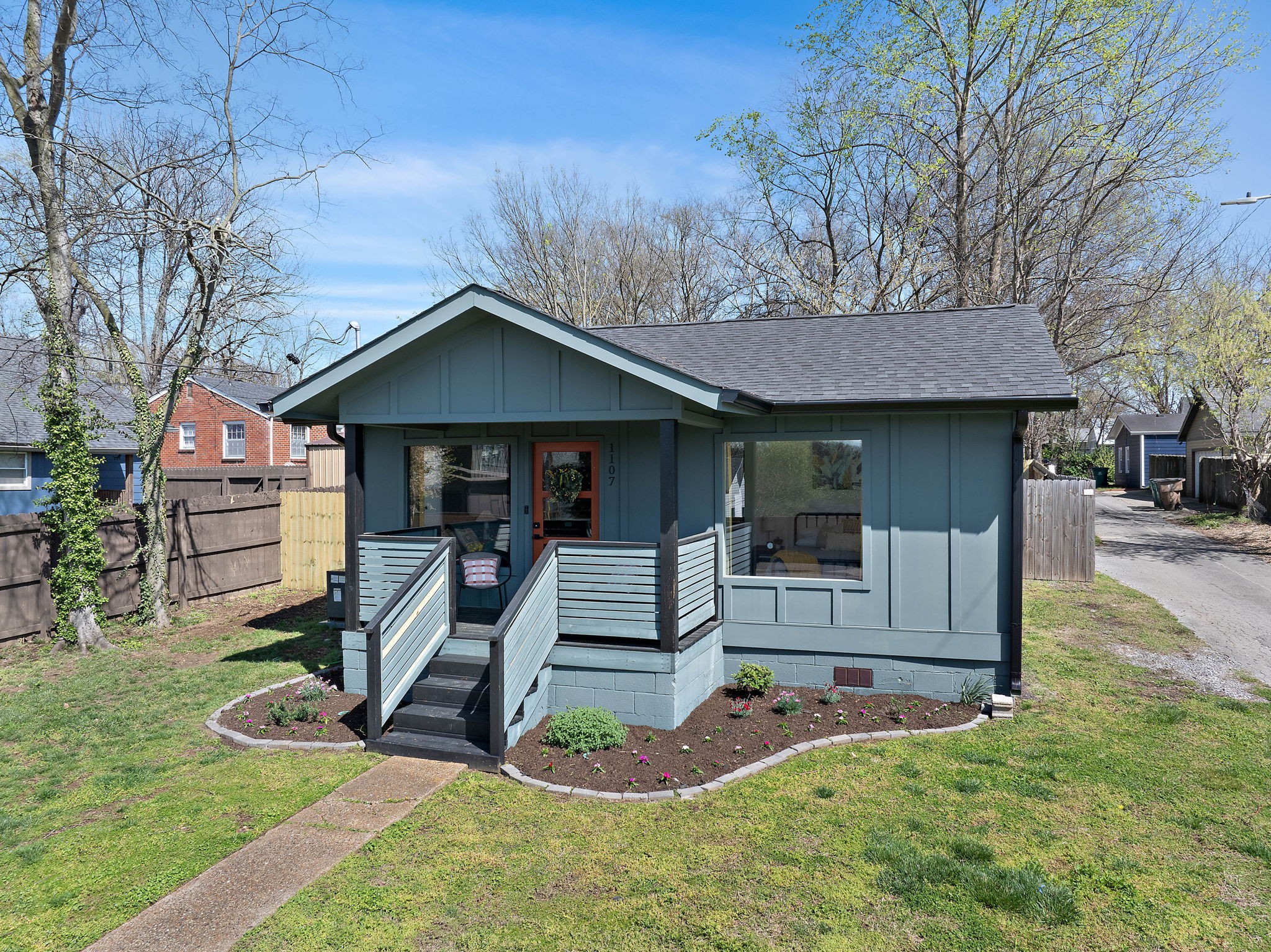 1107 Laurent St Property Photo 1