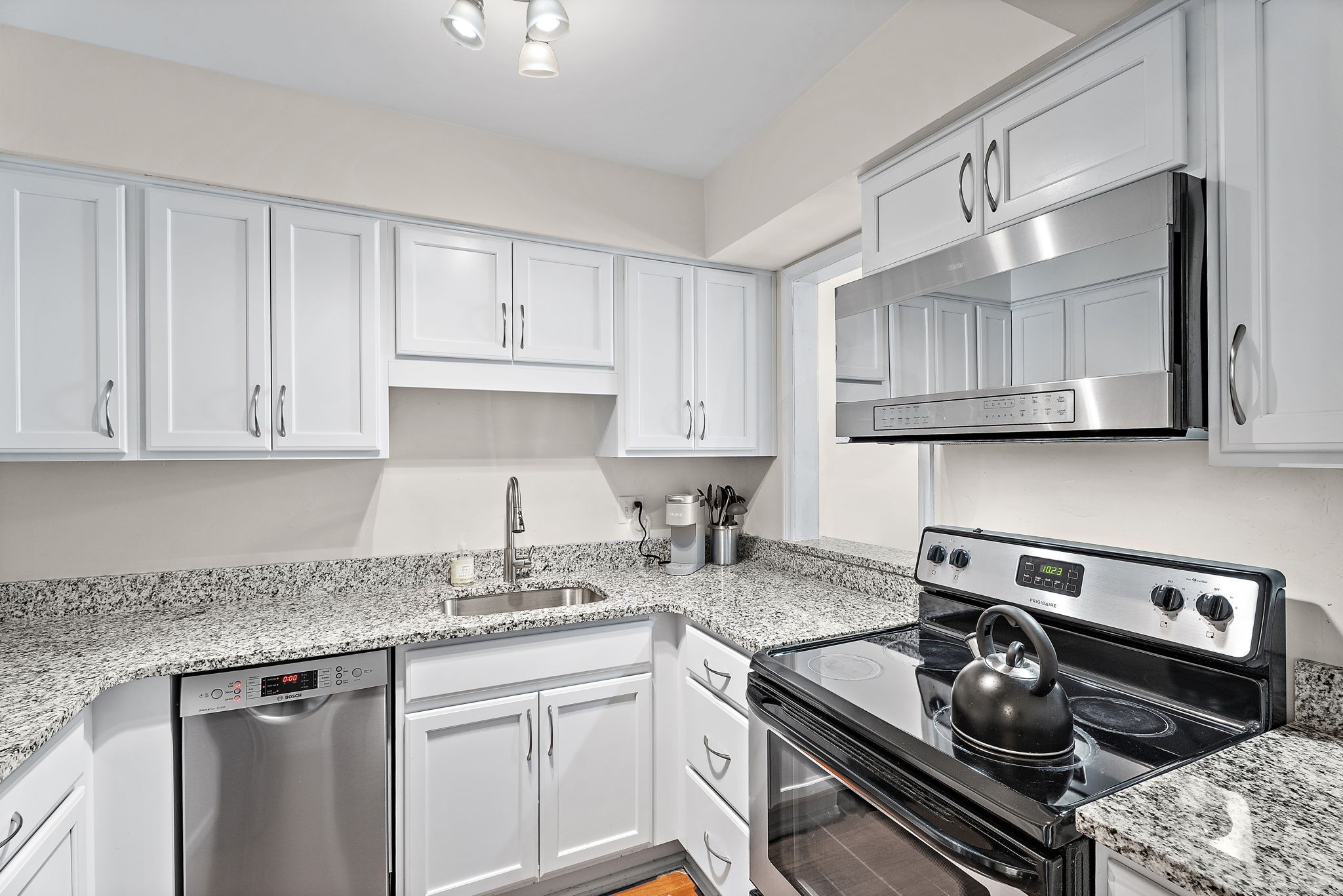 2116 Hobbs Rd Property Photo 1