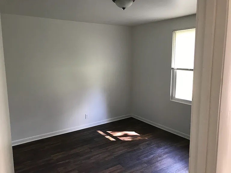 217 Queen Ave Property Photo 4