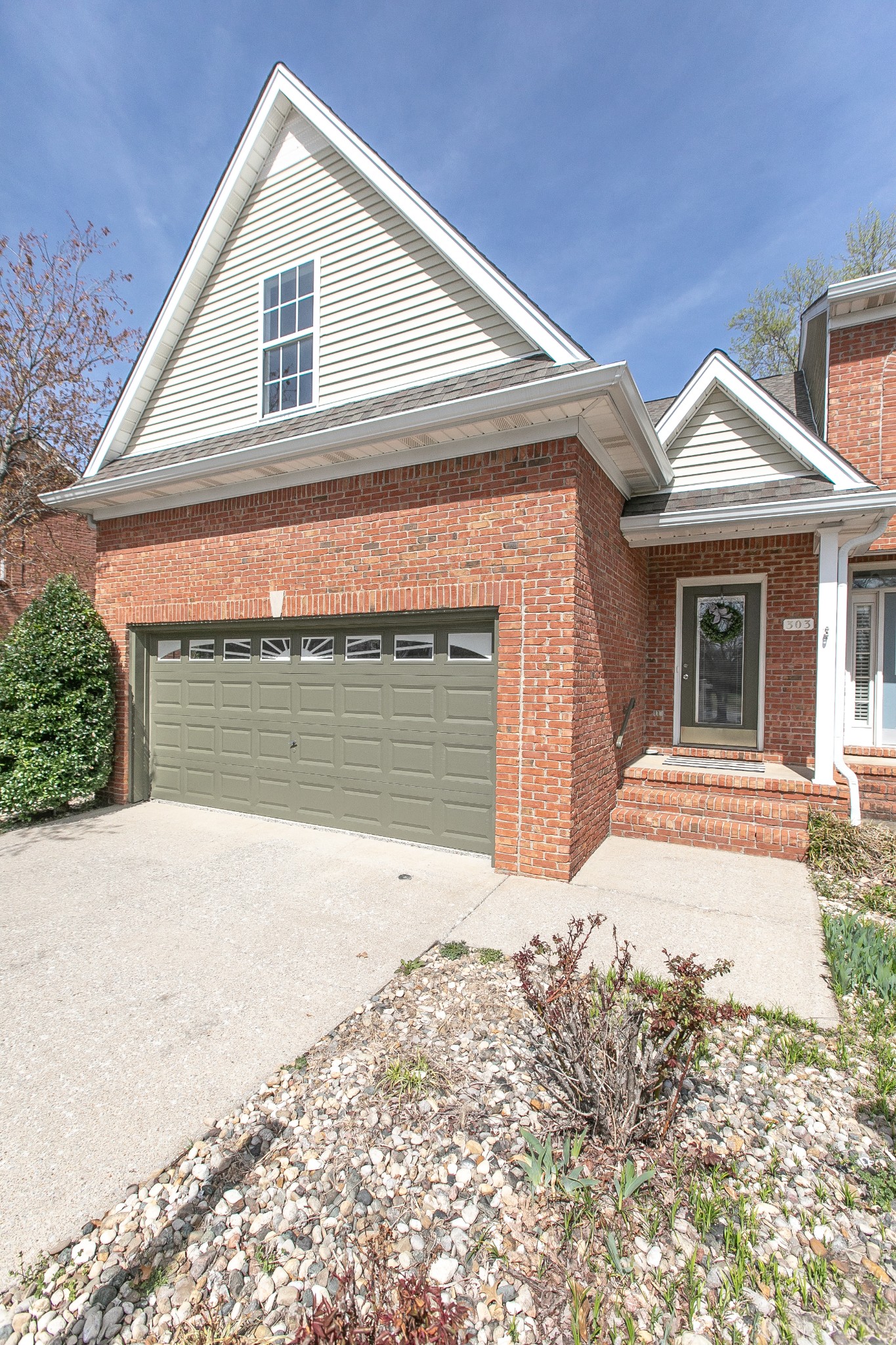303 Calumet Trce Property Photo 1