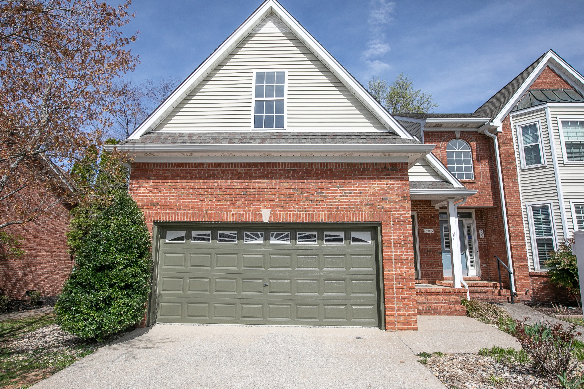 303 Calumet Trce Property Photo 1