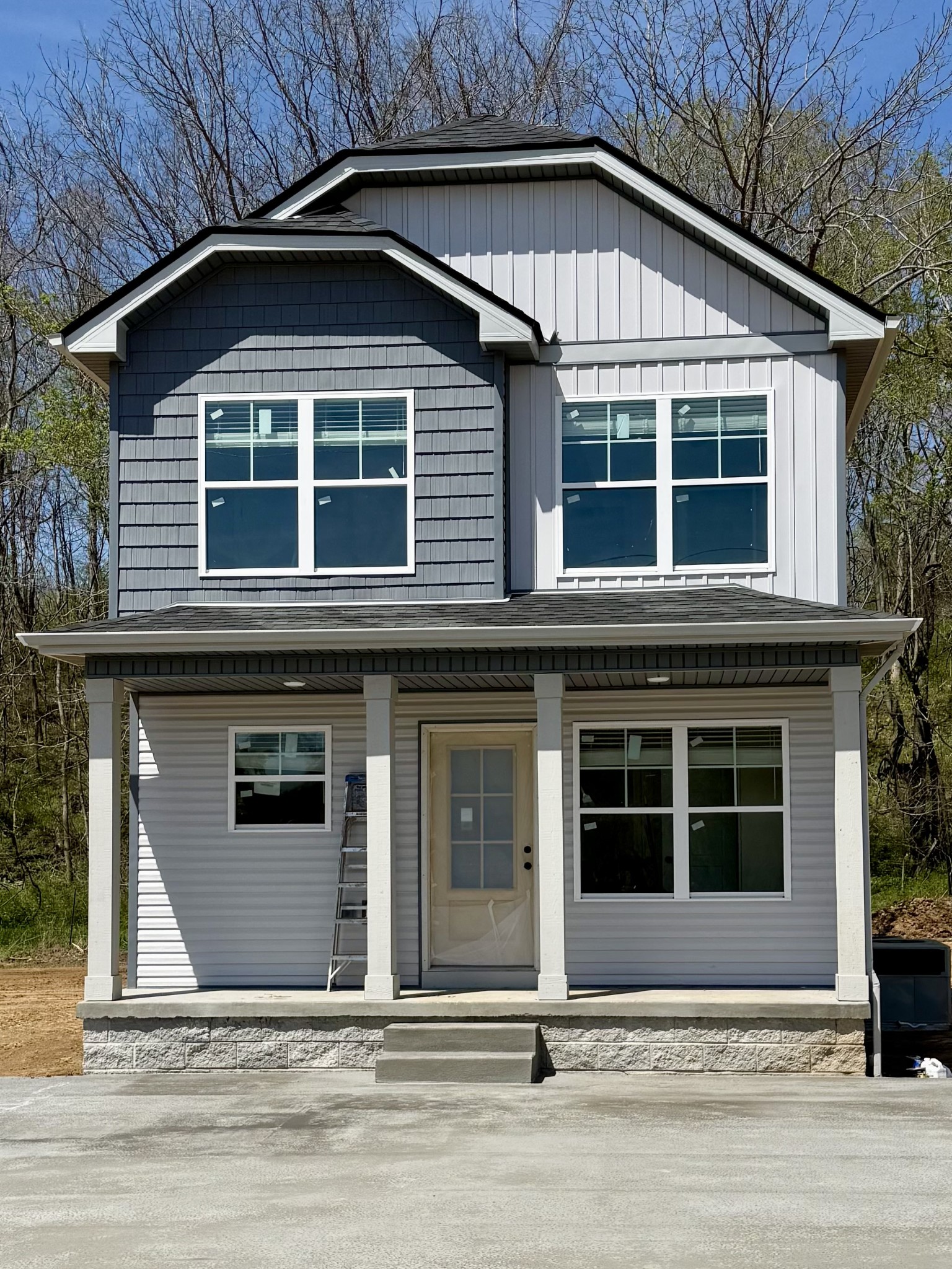 138 Village Dr Property Photo