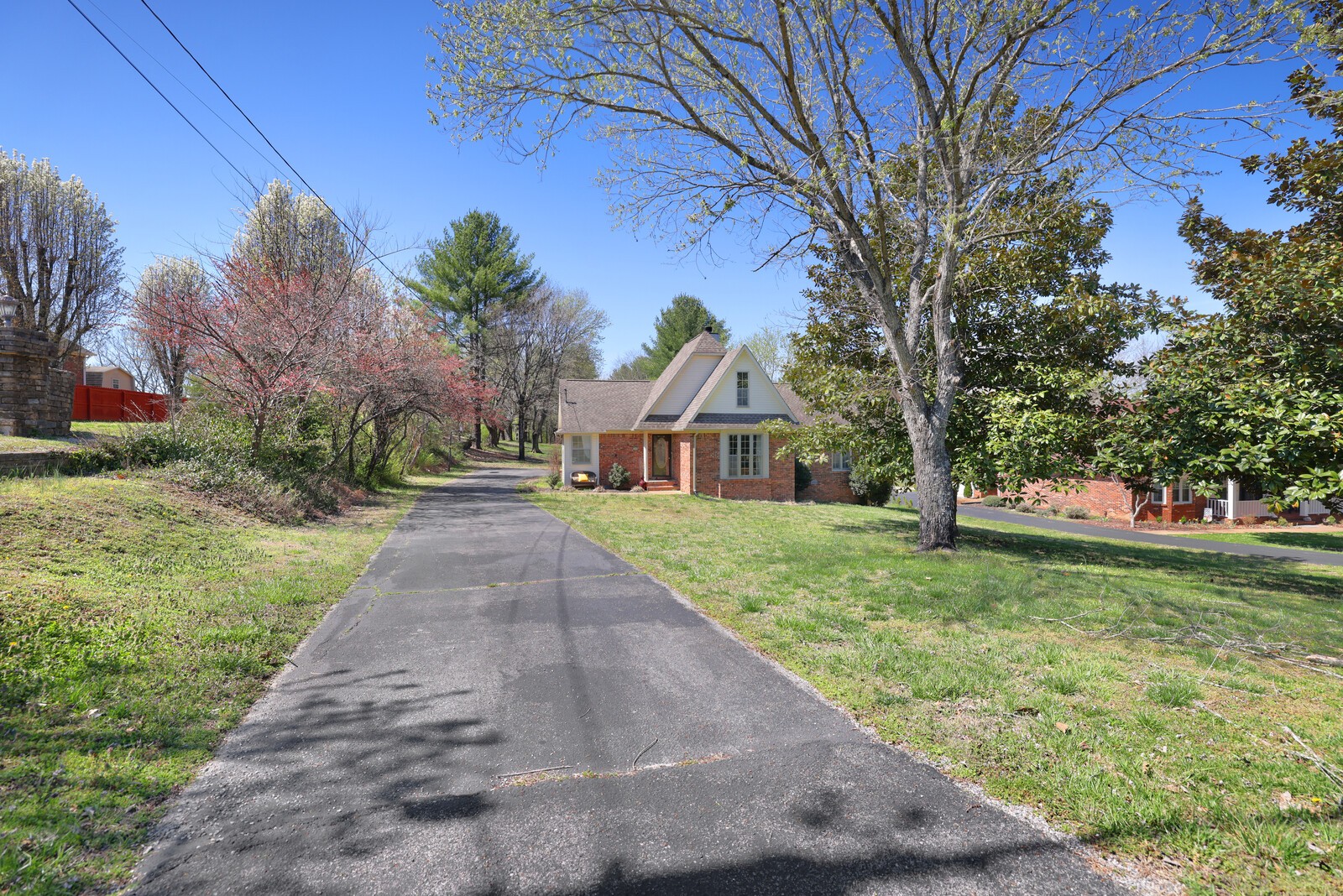 1070 Cliff White Rd Property Photo 2