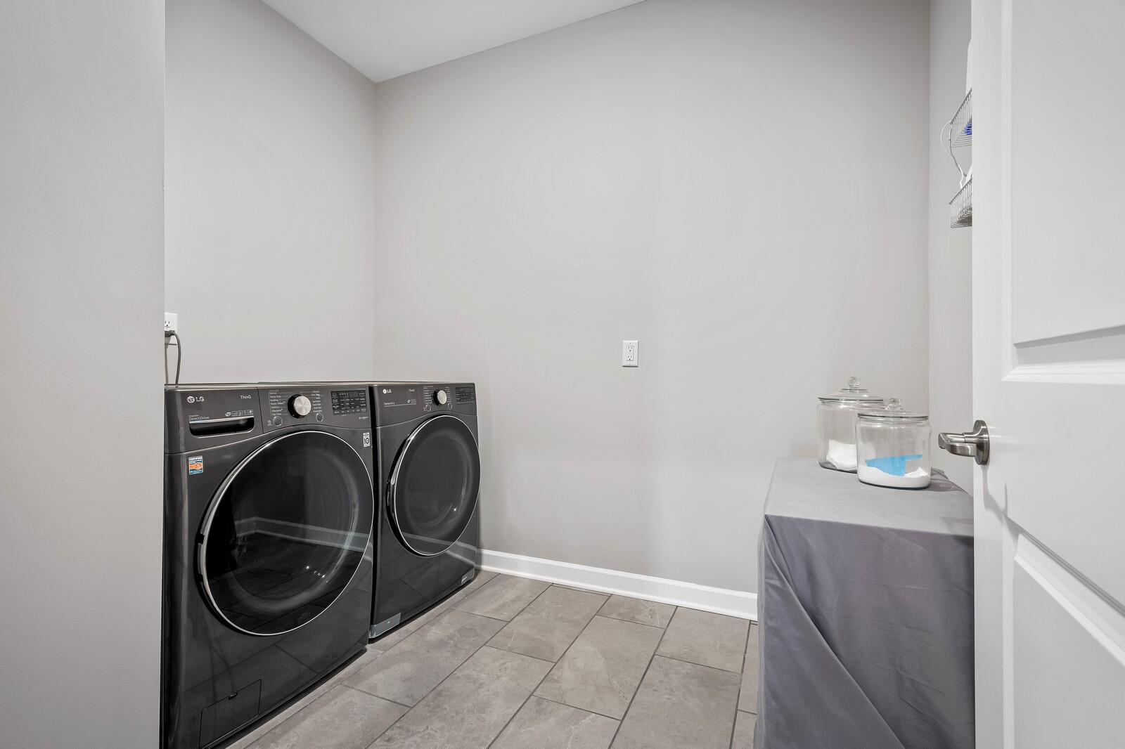 6043 Parkhaven Blvd Property Photo 23
