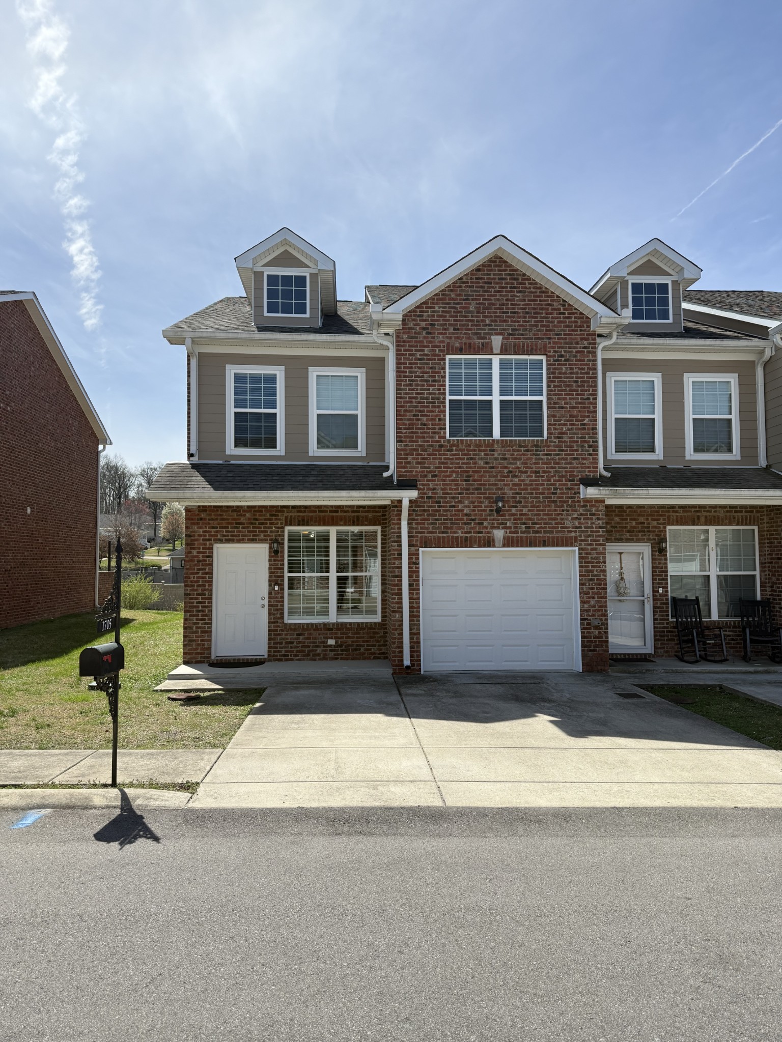 1705 Villa Cir Property Photo 1