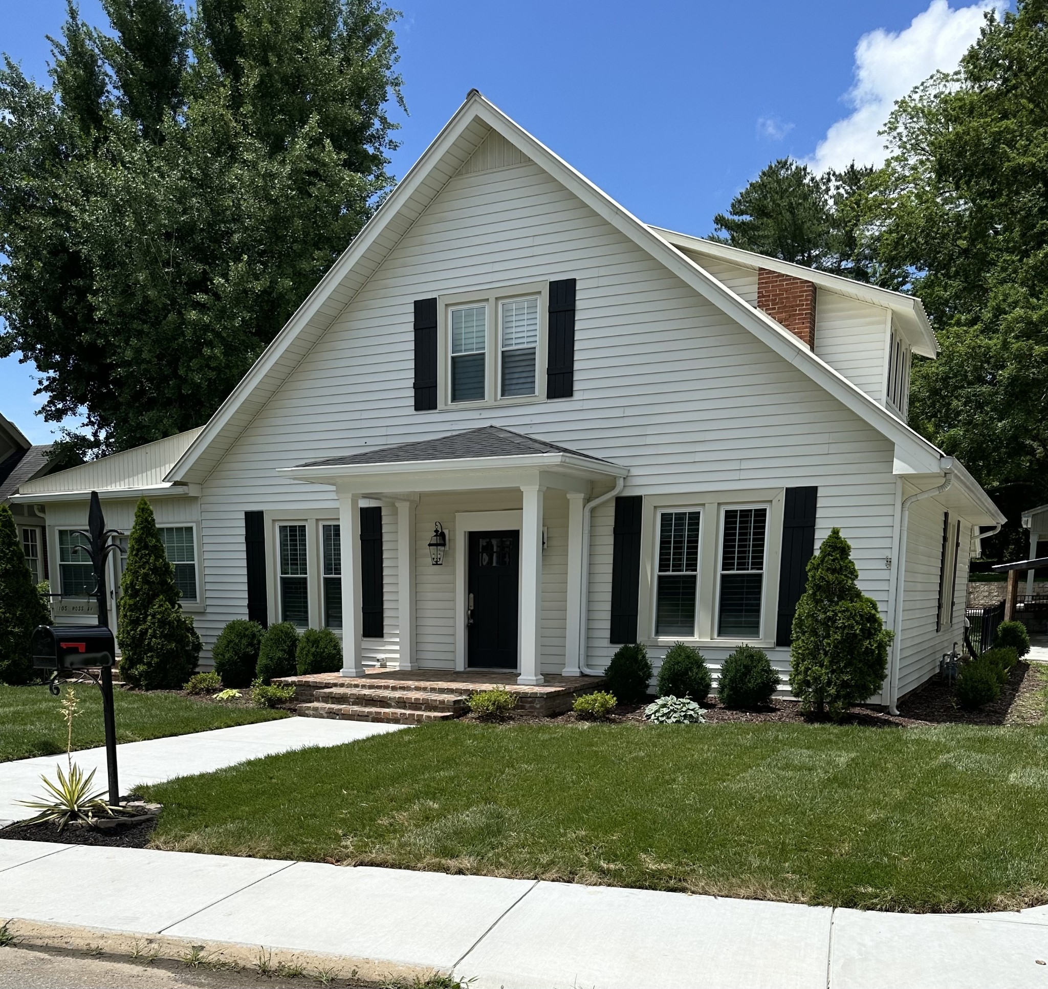 105 Ross Ave Property Photo 1