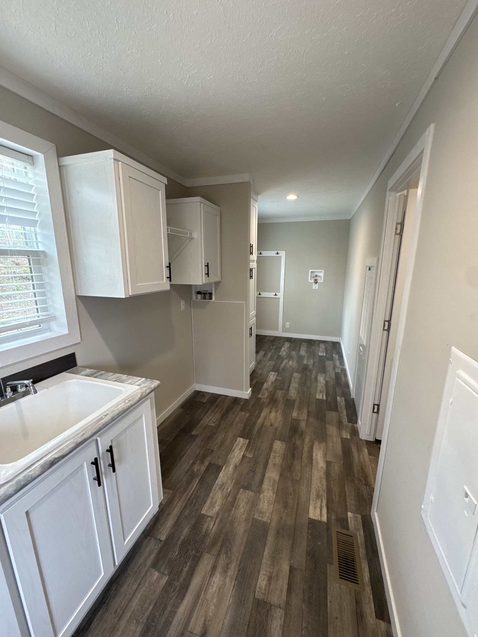 1216 Hollis Ln Property Photo 28