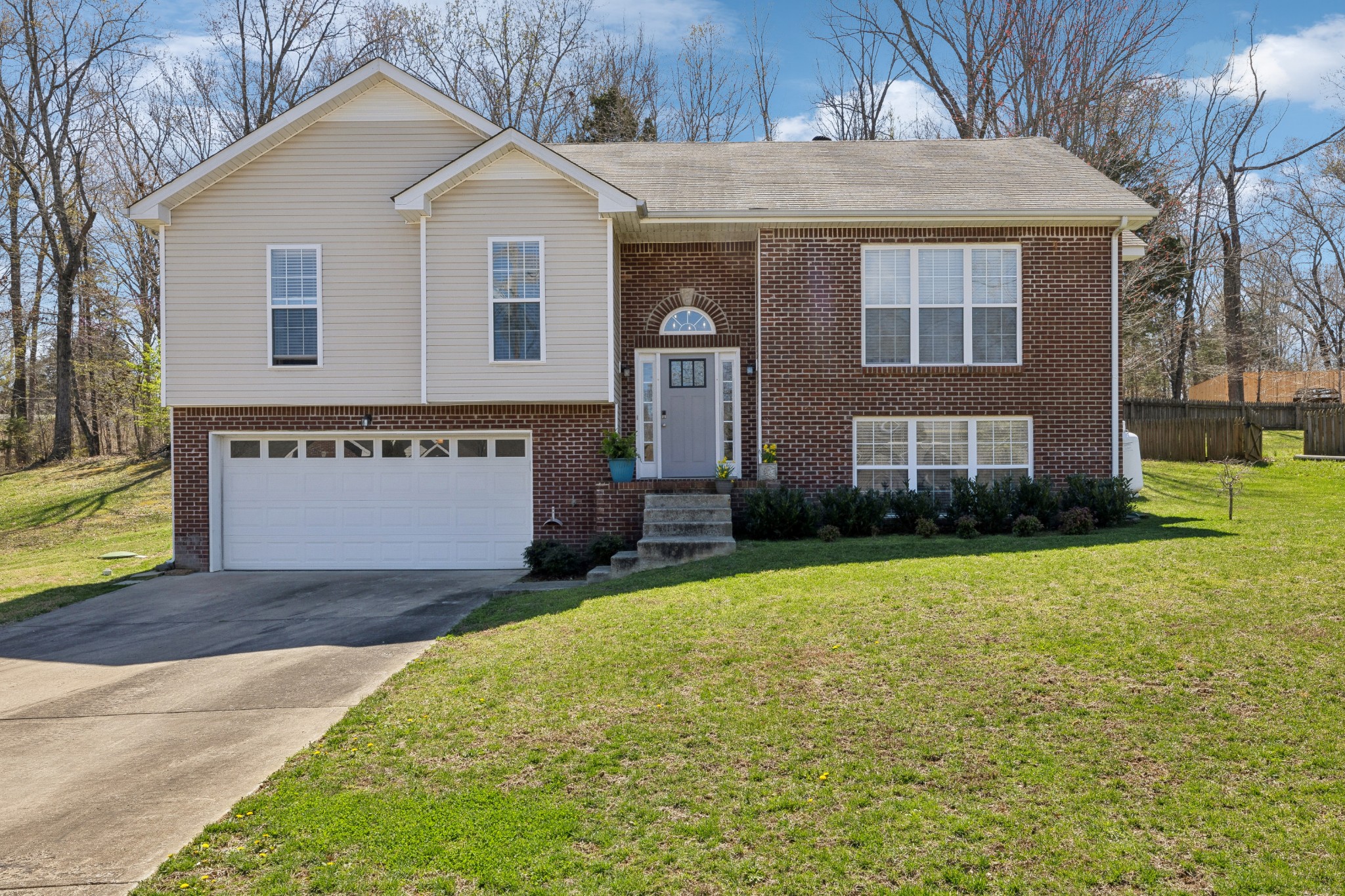 2252 Yeager Dr Property Photo