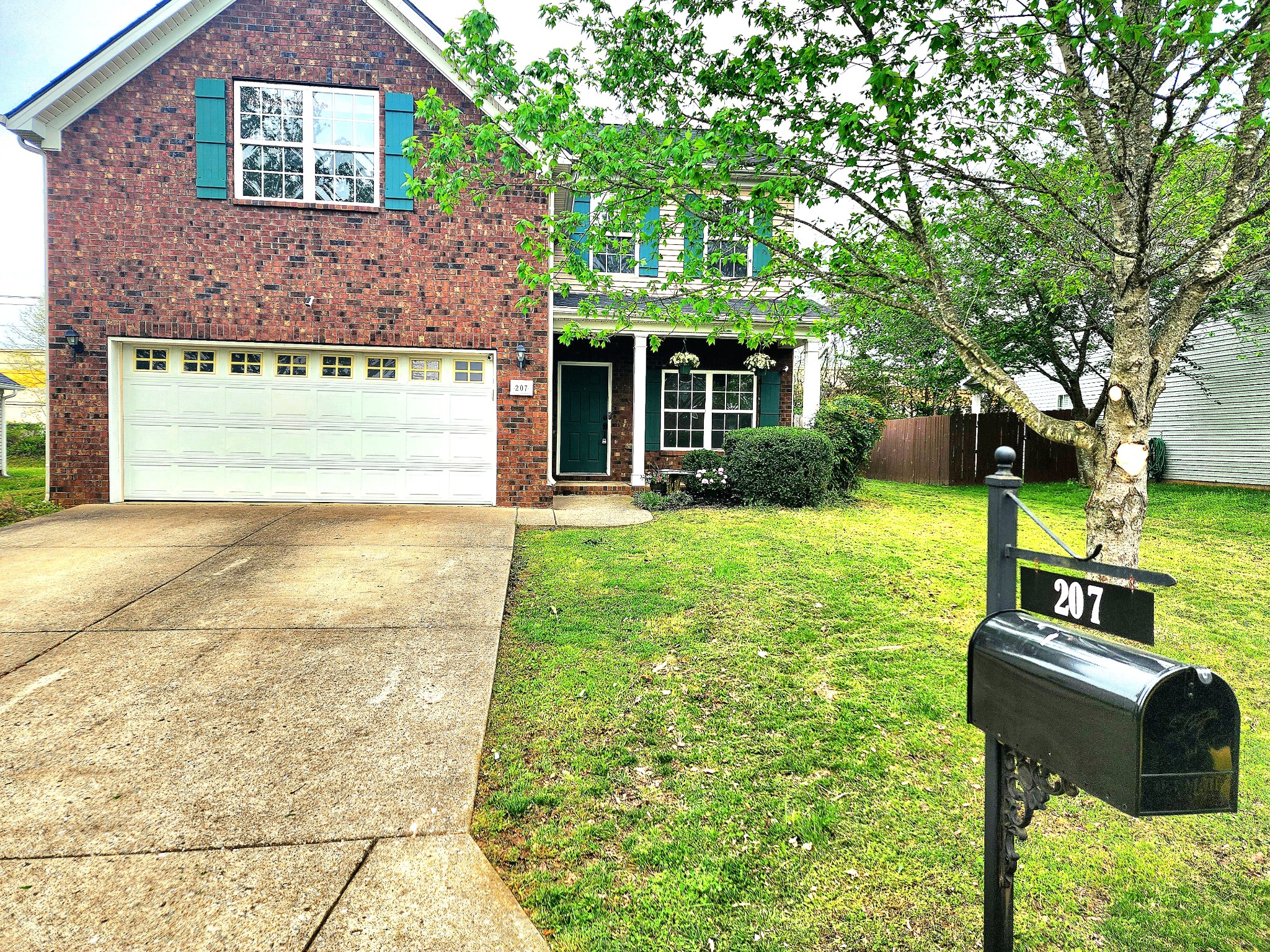 207 Neal Ave Property Photo