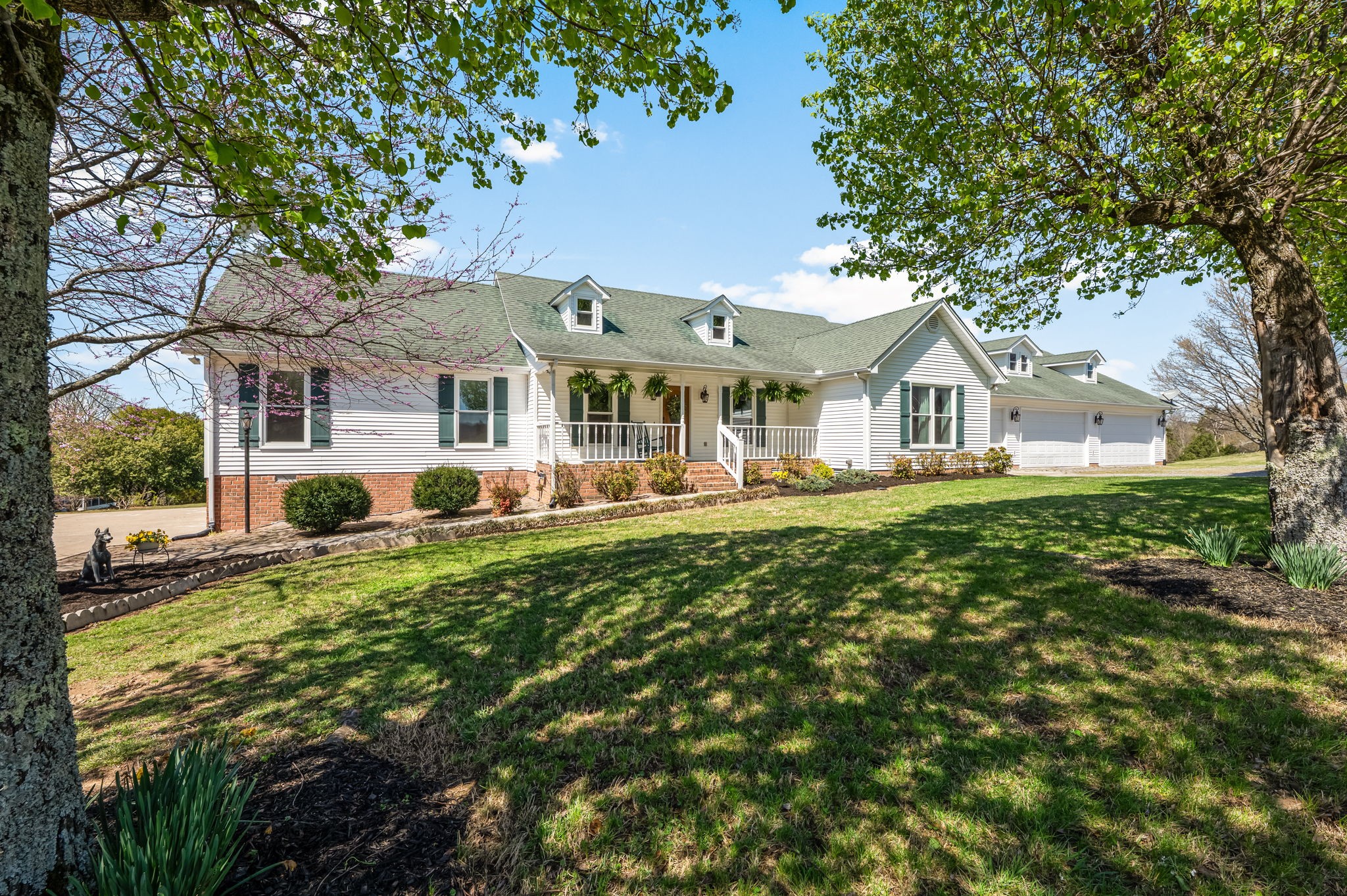 185 Crest Dr Property Photo