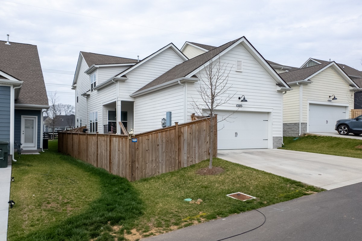 1068 Indigo Aly Property Photo 23