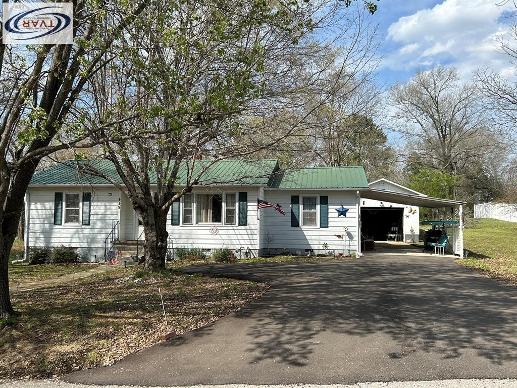 449 Oak St Property Photo
