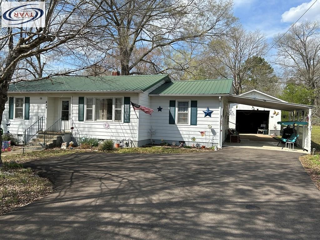 449 Oak St Property Photo 2