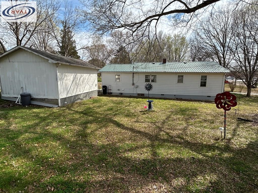 449 Oak St Property Photo 3