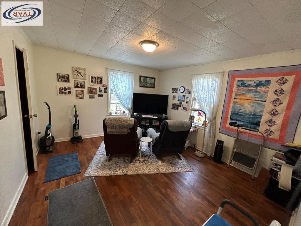 449 Oak St Property Photo 13