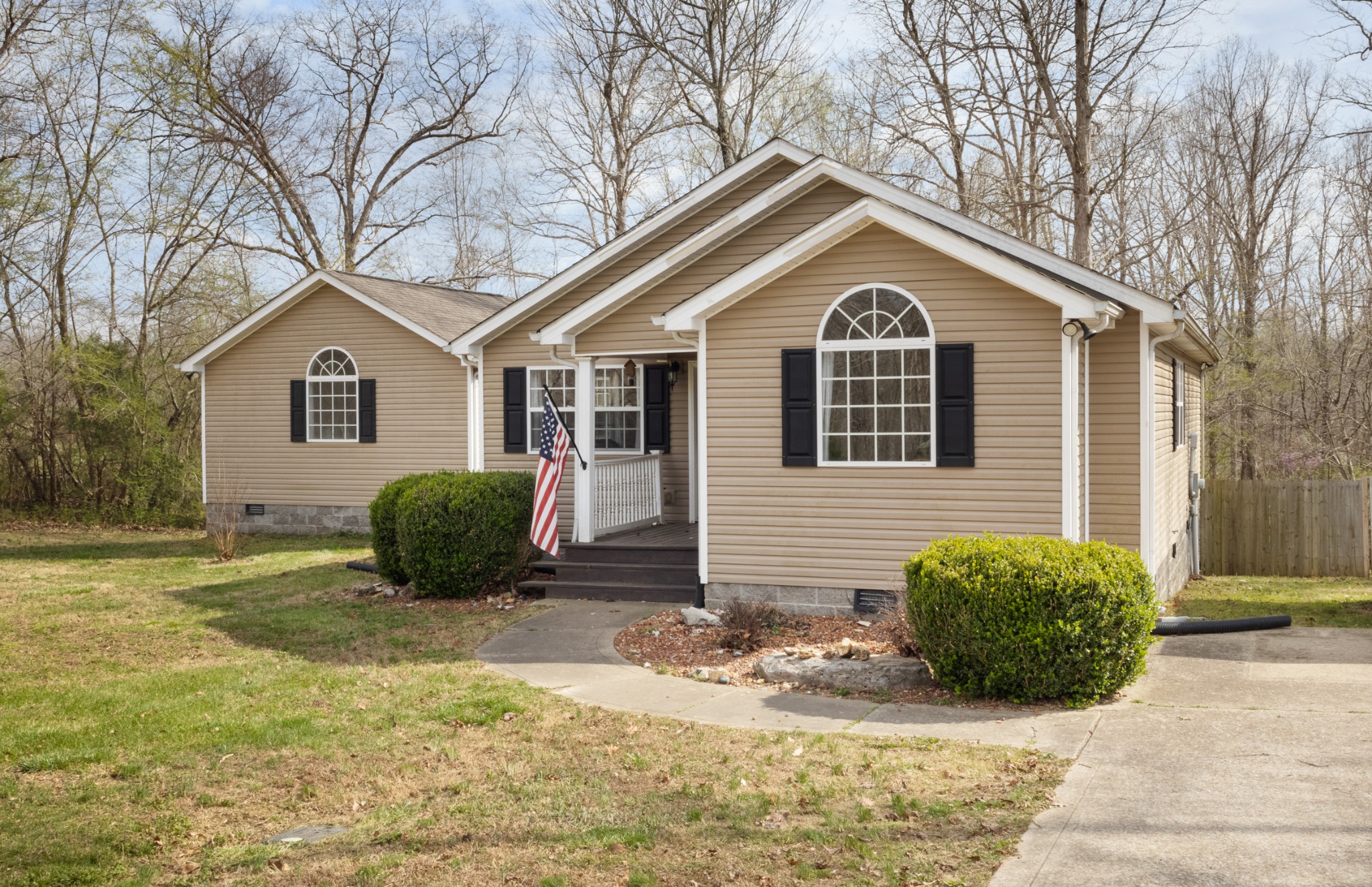 158 Fitzgerald Dr Property Photo 3