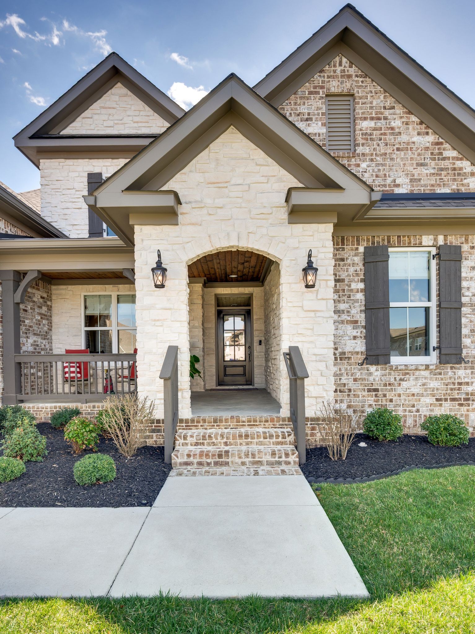 1027 Abbey Road Way Property Photo 5
