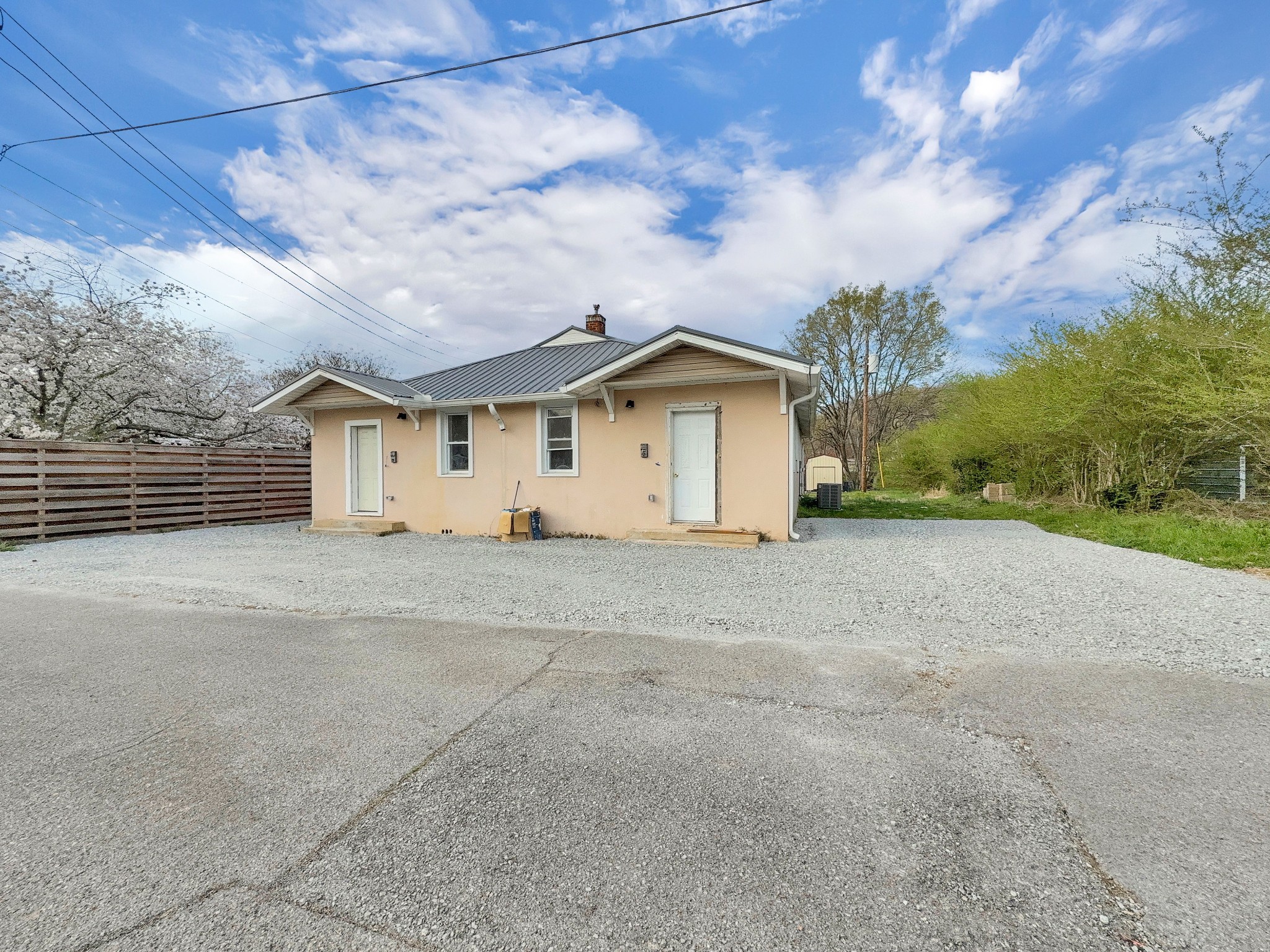 109 Daniel St Property Photo 1