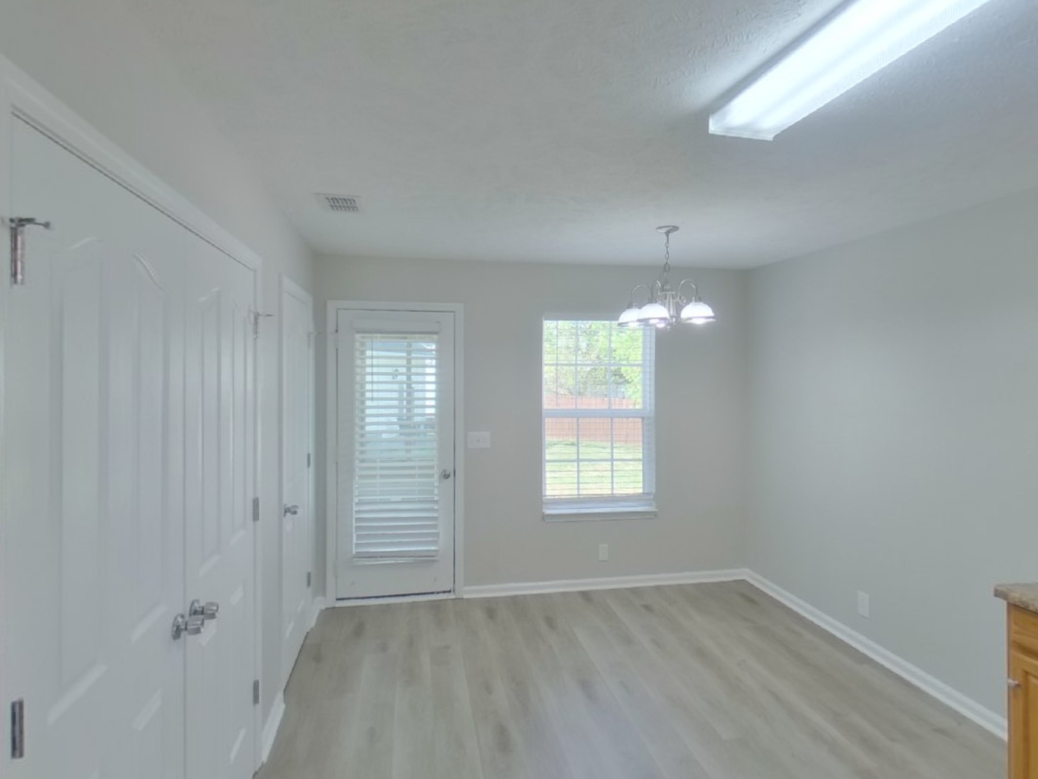 3005 Weybridge Dr Property Photo 5