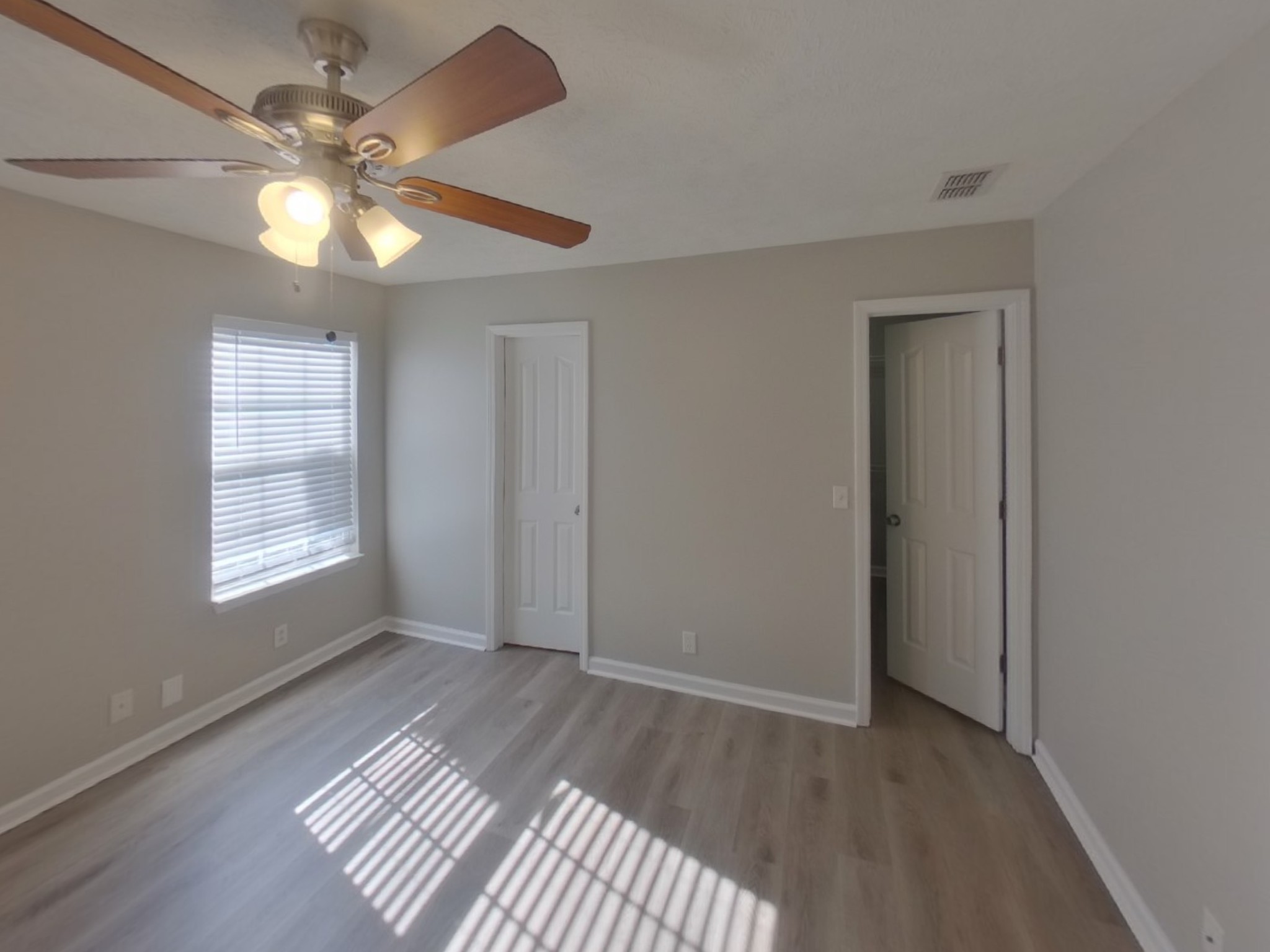 3005 Weybridge Dr Property Photo 6