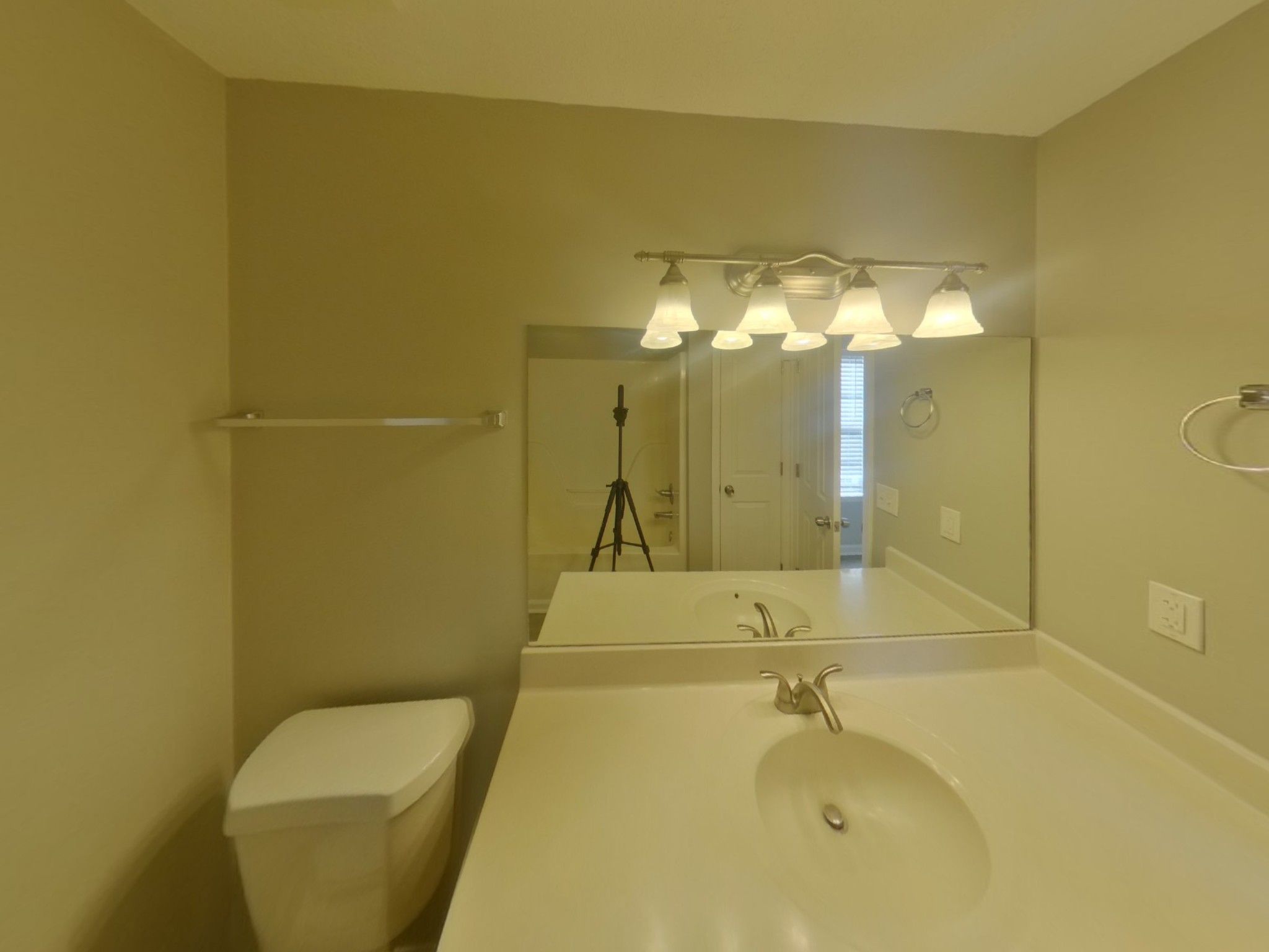 3005 Weybridge Dr Property Photo 9
