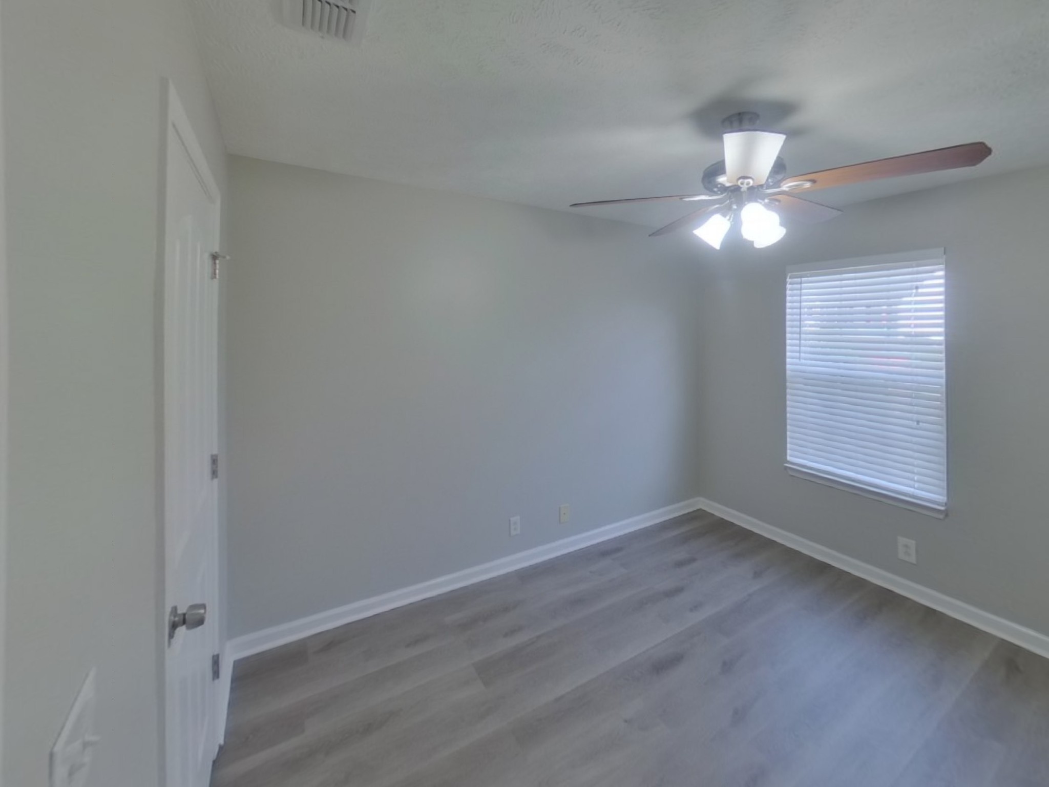 3005 Weybridge Dr Property Photo 10