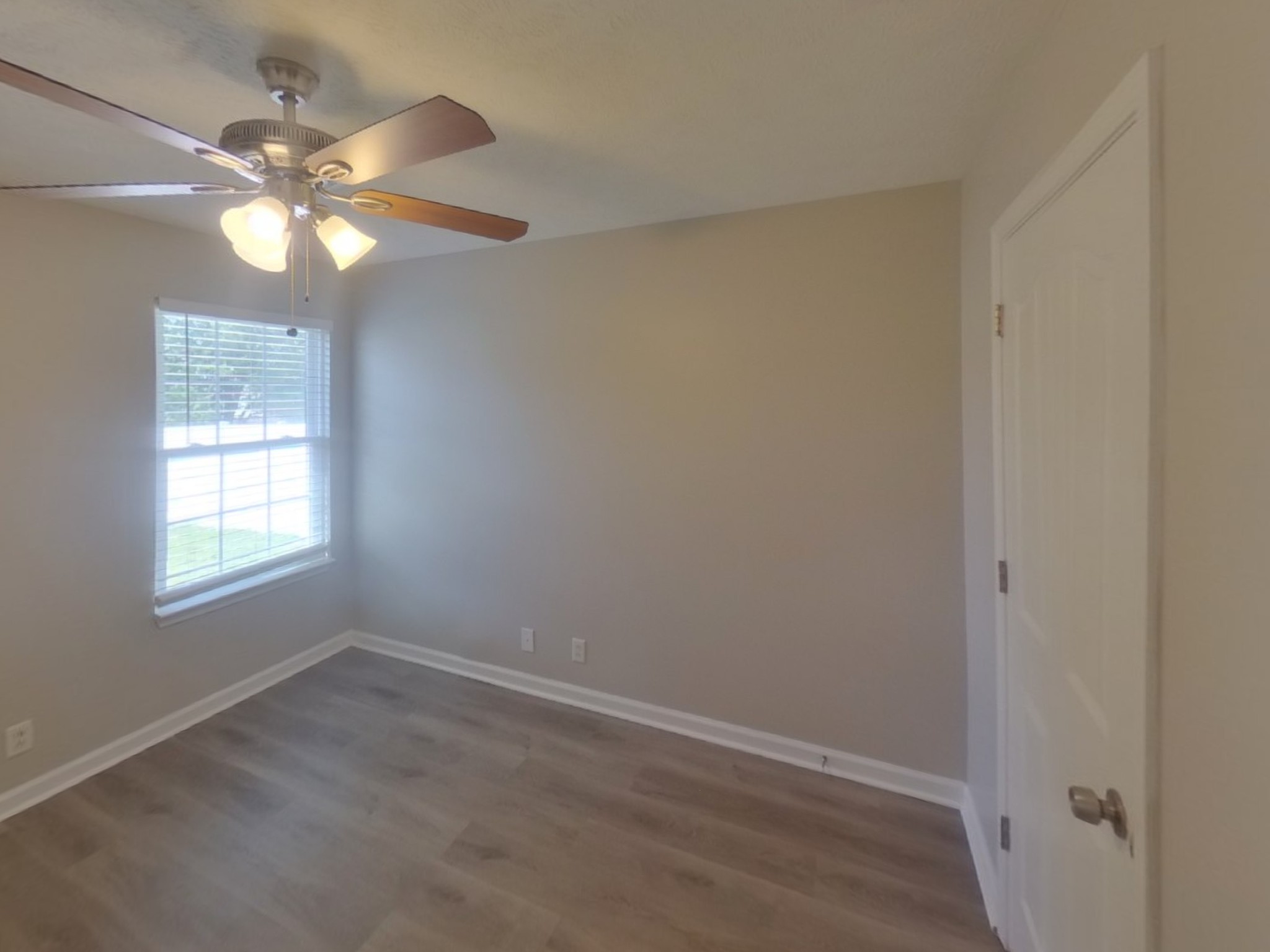 3005 Weybridge Dr Property Photo 12