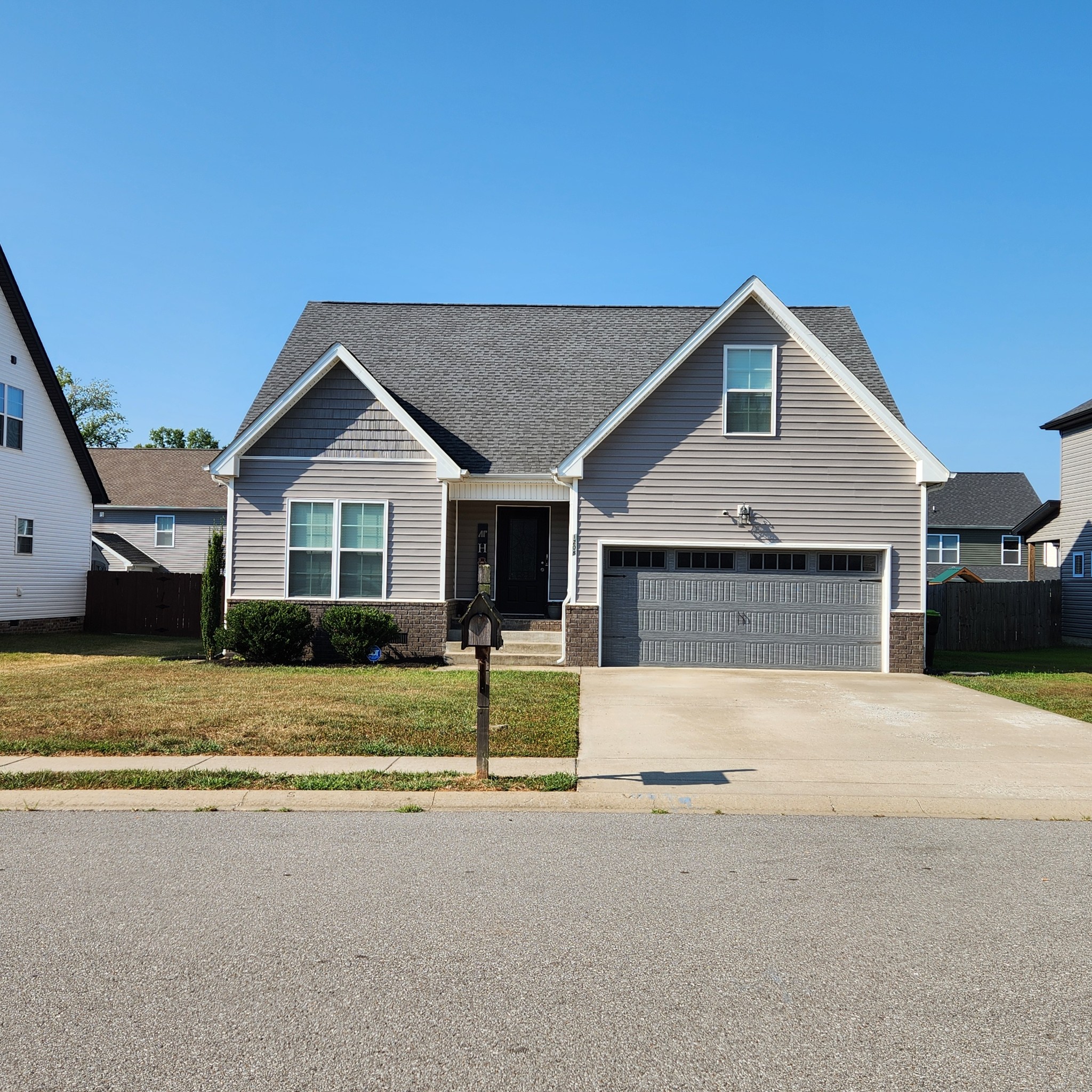1208 Ewing Way Property Photo 1