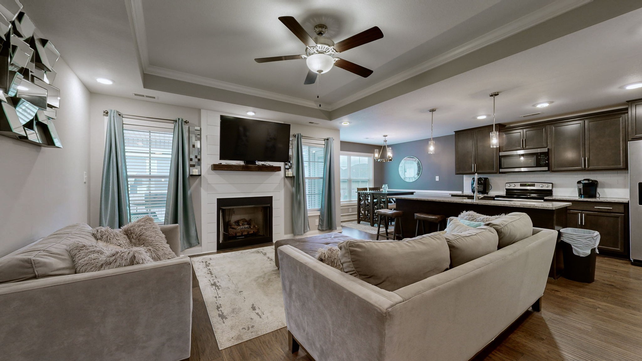 1208 Ewing Way Property Photo 2